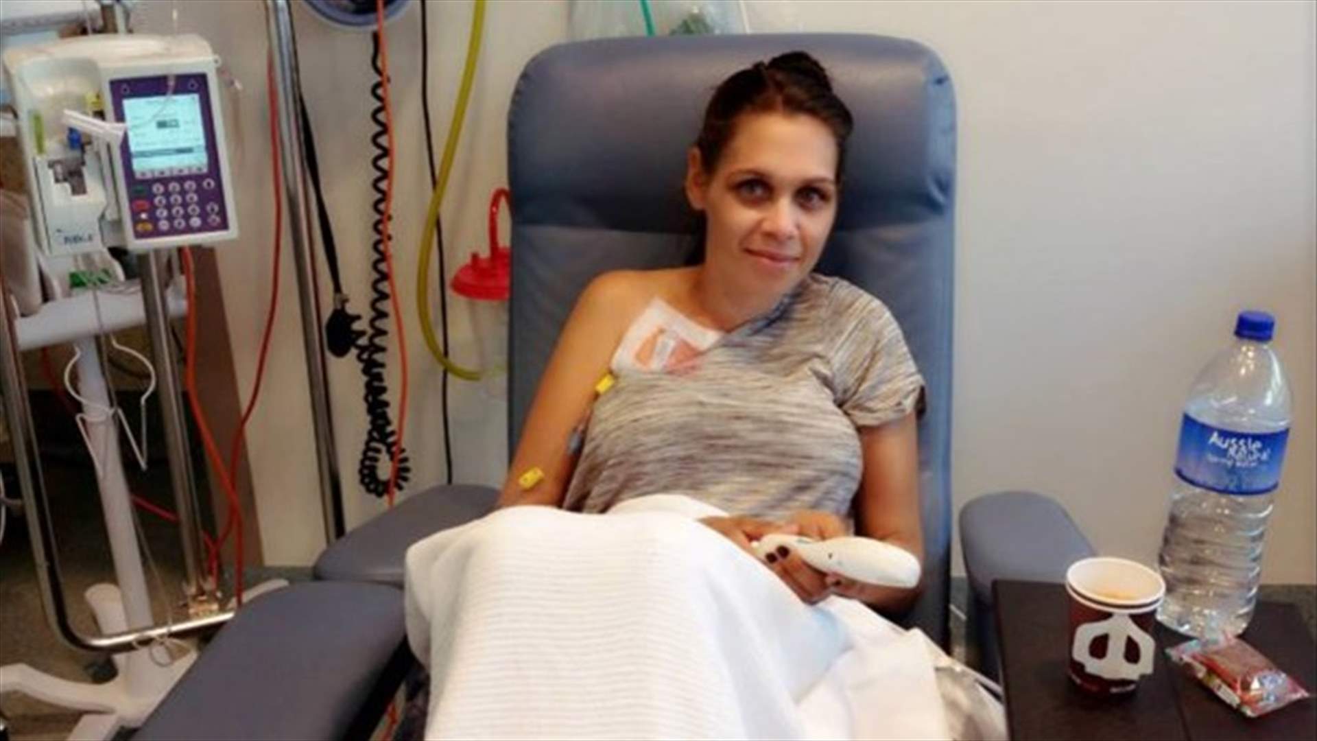 صورة مؤثرة لشابة على فراش الموت... والعائلة تكشف المستور!