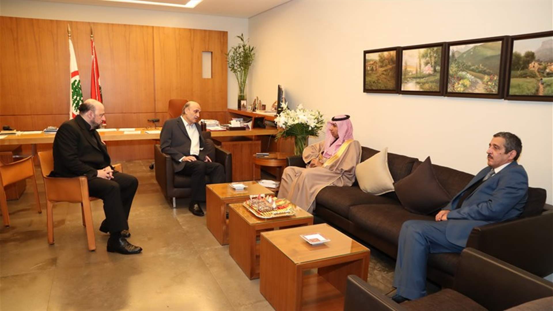 السفير السعودي في معراب... جعجع: غيمة مرت في سماء العلاقة بين لبنان والمملكة