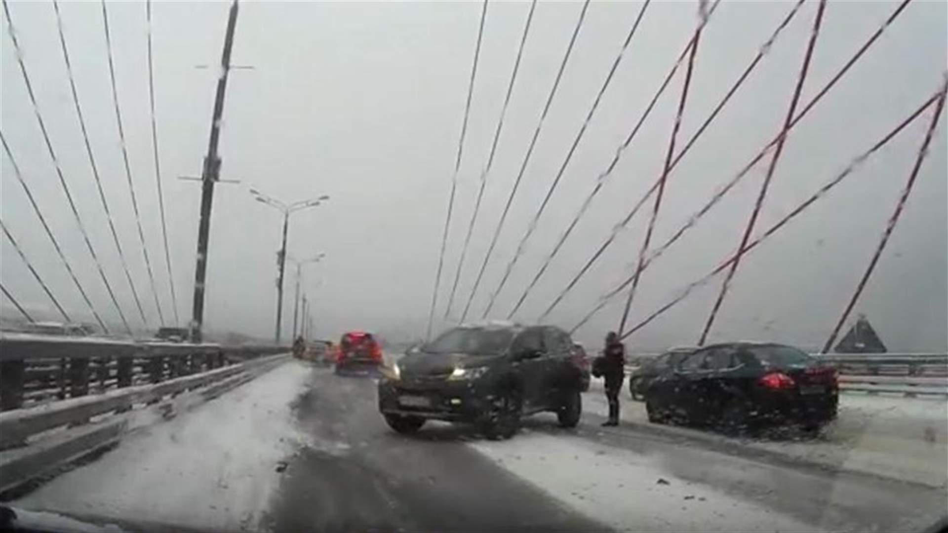 بالفيديو – 4 حوادث سير في آن واحد وعلى الطريق نفسه!