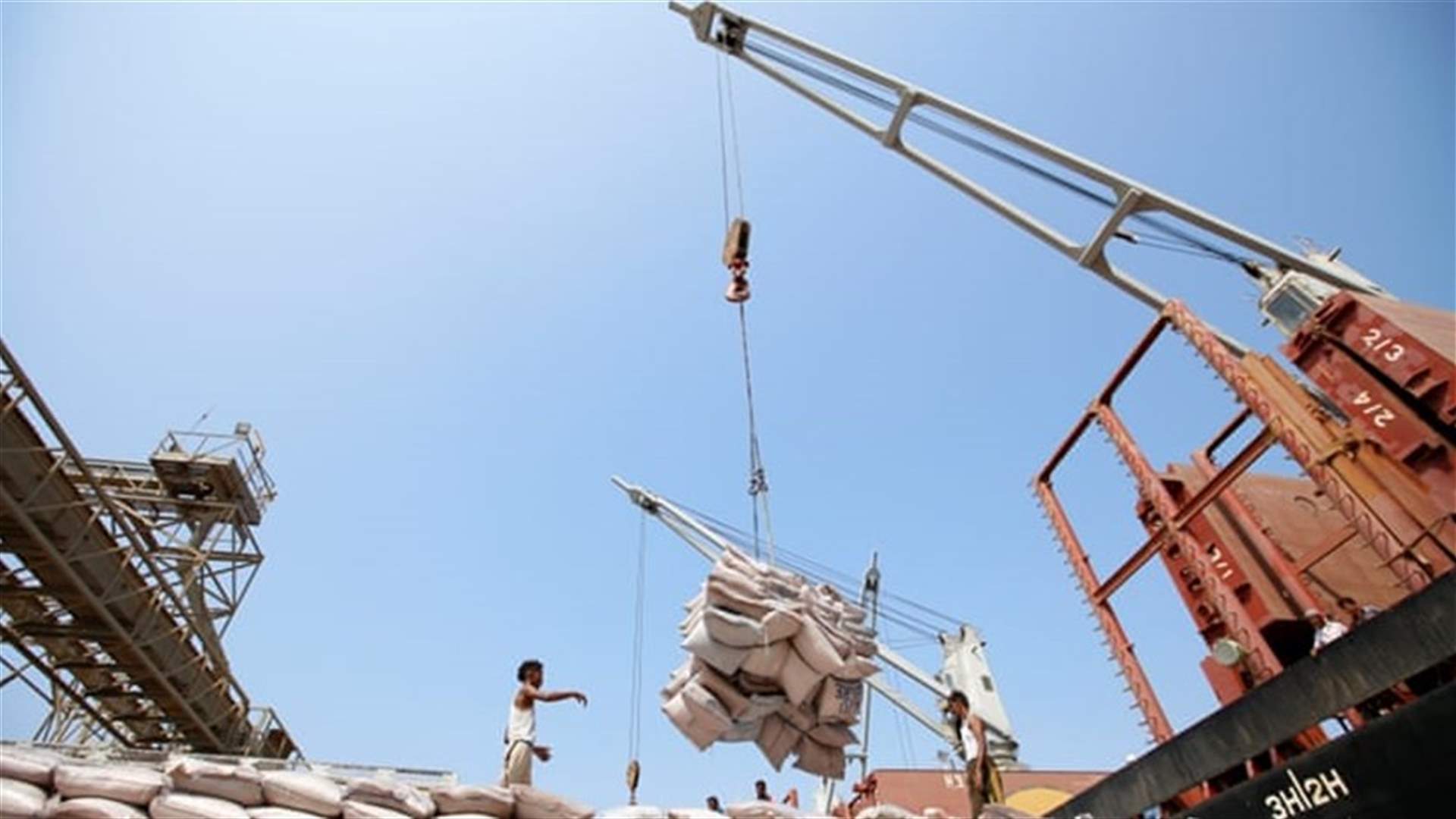 Remote camp on Jordan-Syria border getting UN aid by crane lift