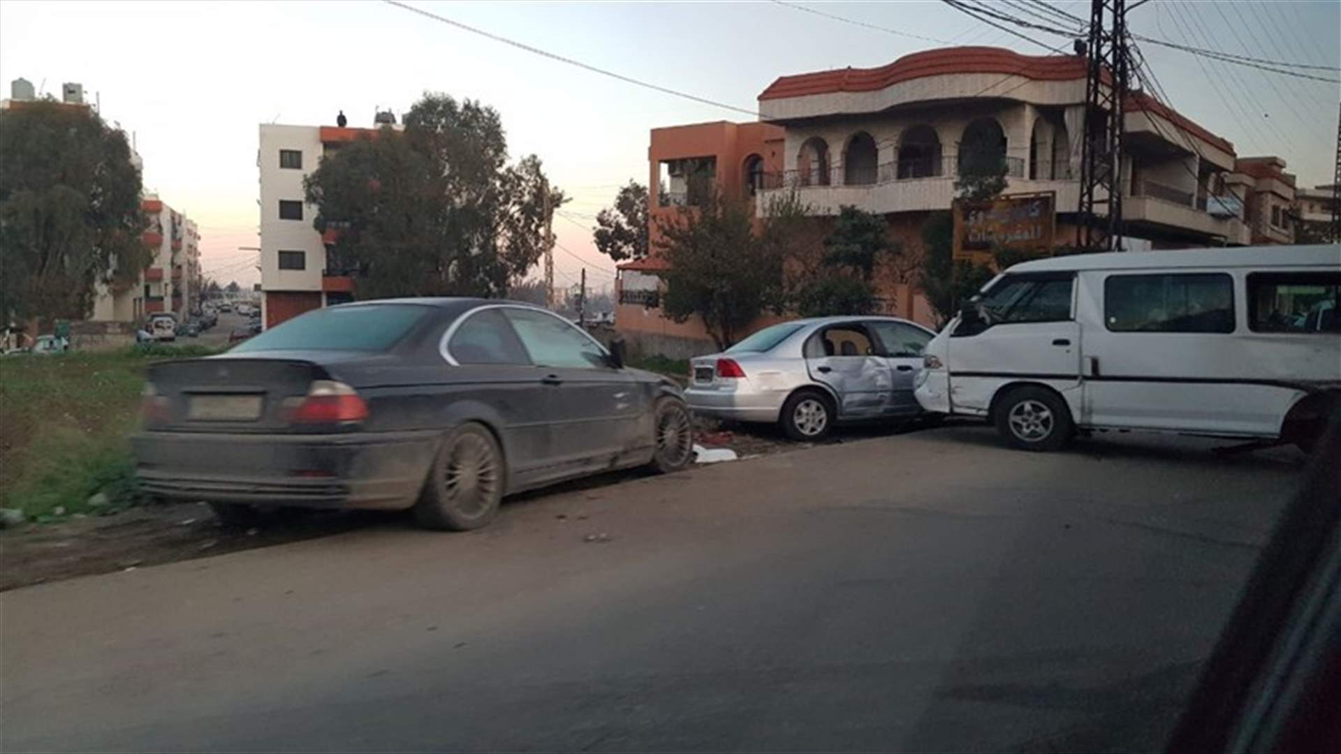 بالصور - جريح بحادث سير قرب مفرق بلدة الشيخ محمد