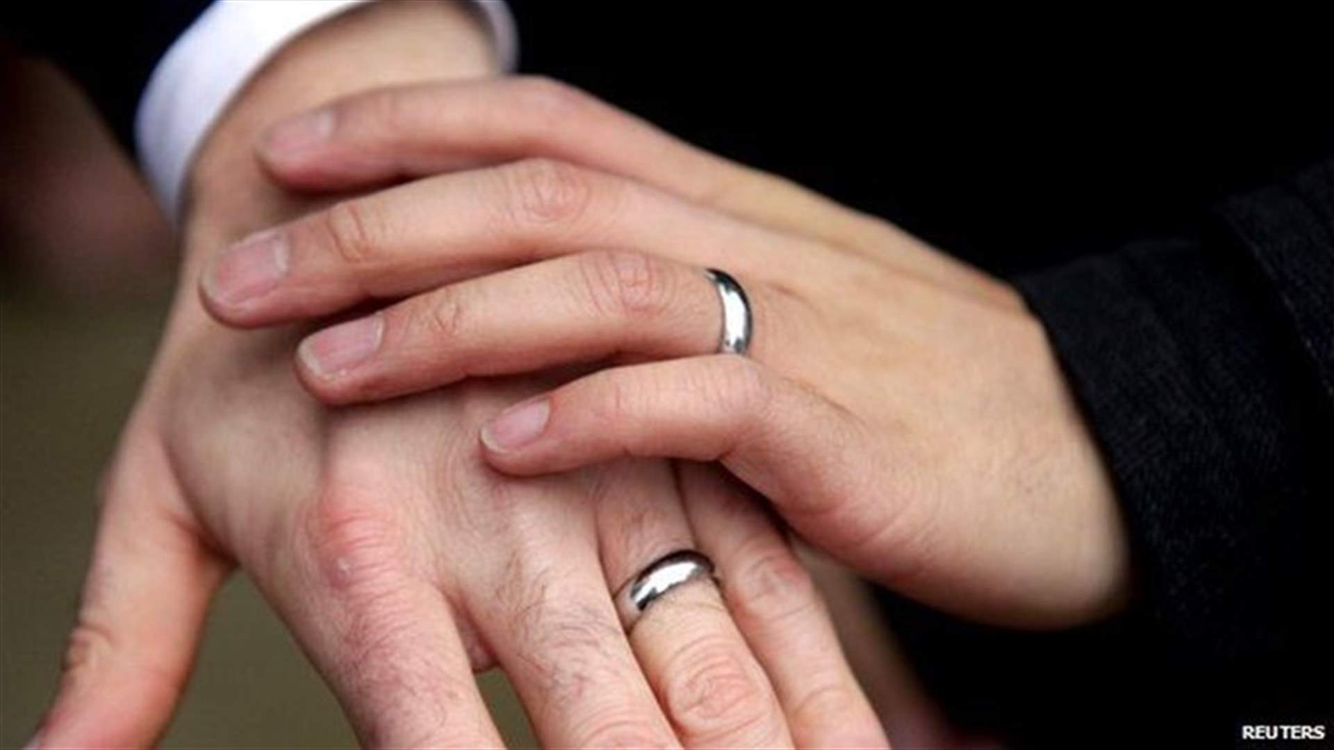 بالفيديو- نجم عالمي يؤكد زواجه من فنان سوري الأصل!