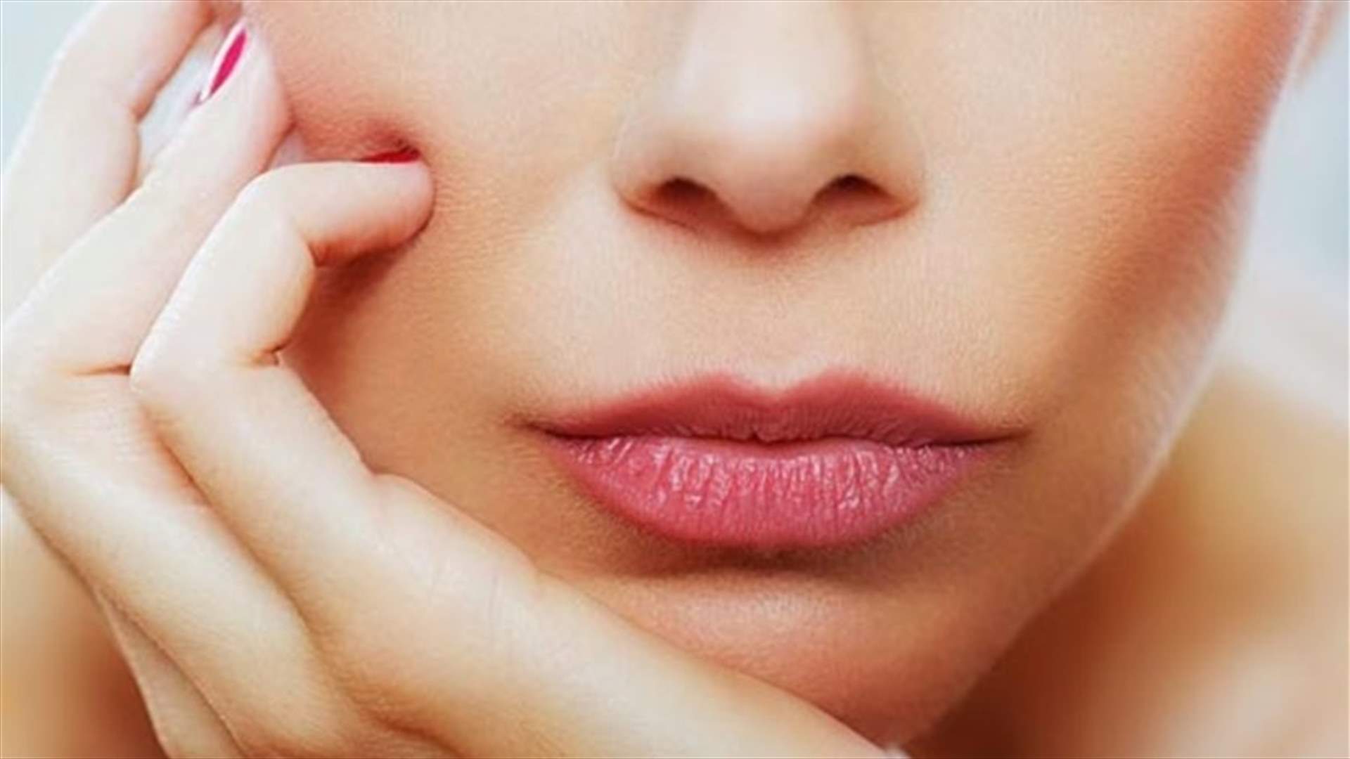 طريقة سهلة وطبيعية للتخلص من اسوداد الشفة العليا