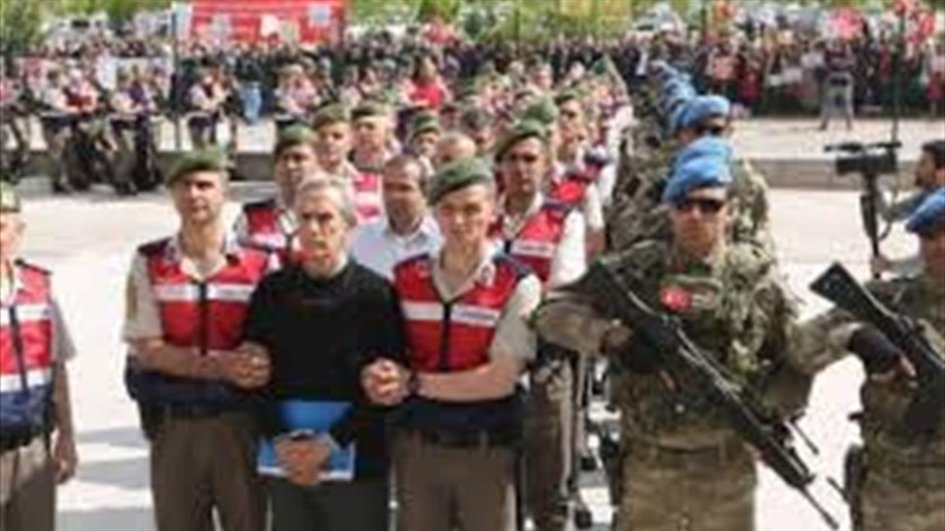 في تركيا...اعادة اكثر من 1800 موظف حكومي عزلوا الى مناصبهم
