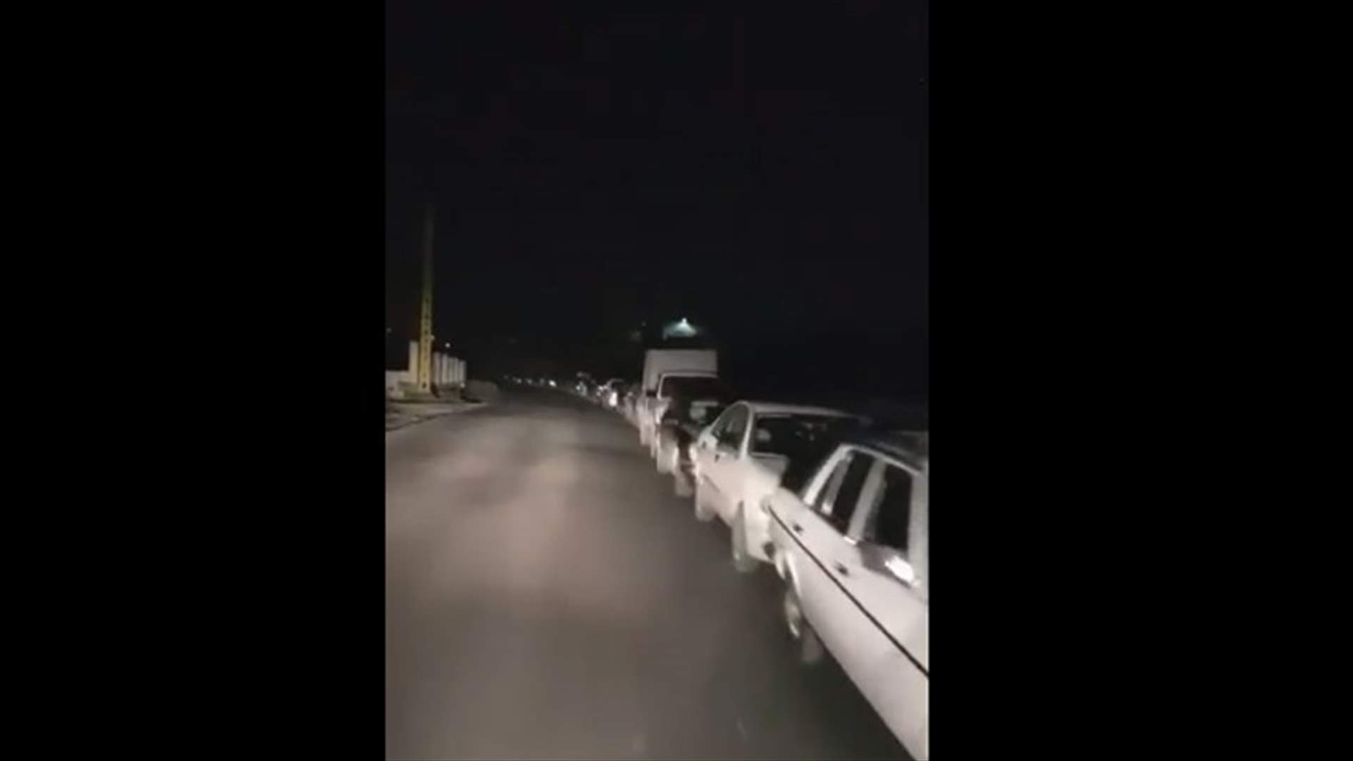 بالفيديو- معاناة المواطنين امام مركز النافعة في مجدليا
