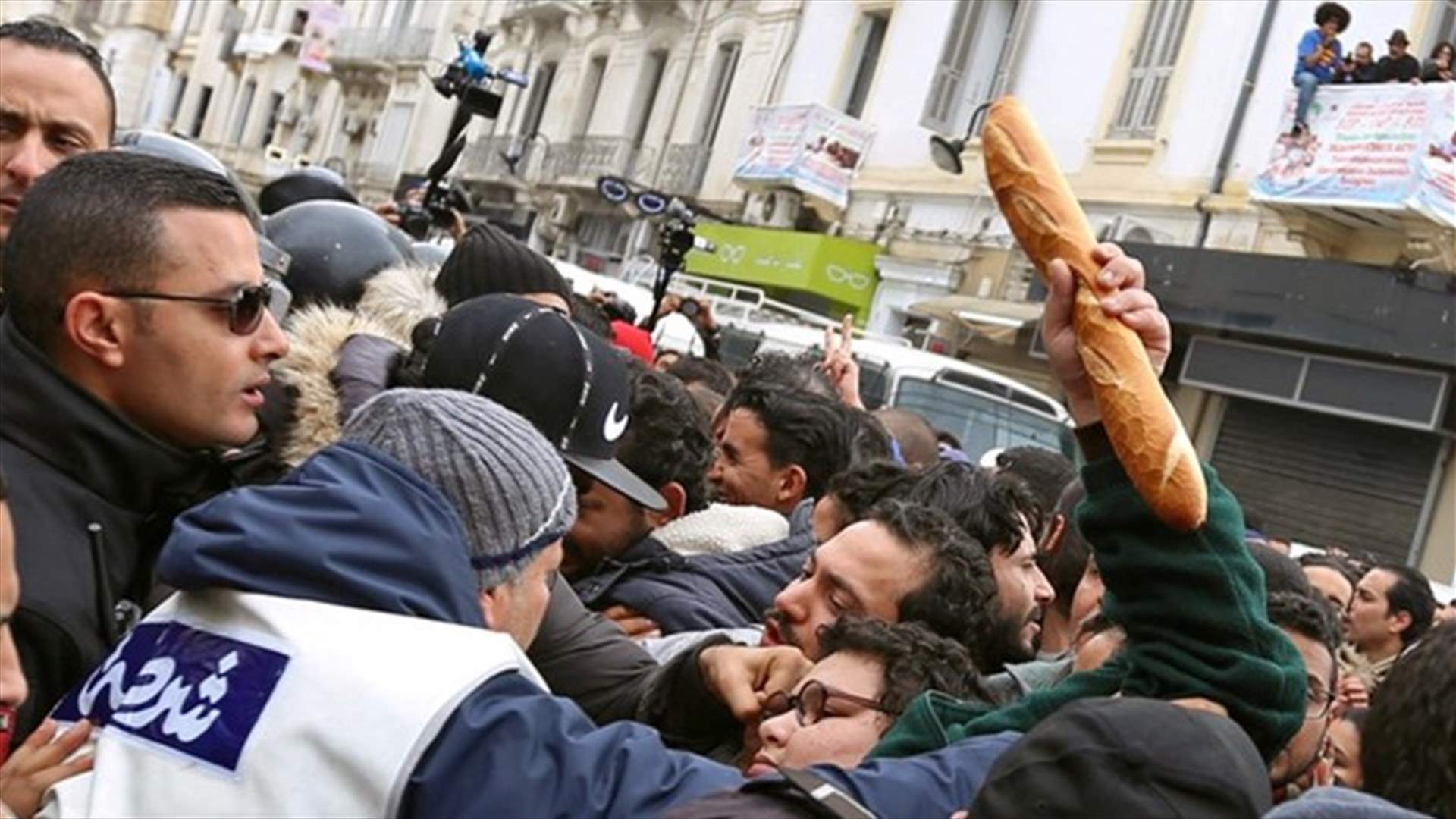 مباحثات سياسية في تونس بعد الاضطرابات الاجتماعية