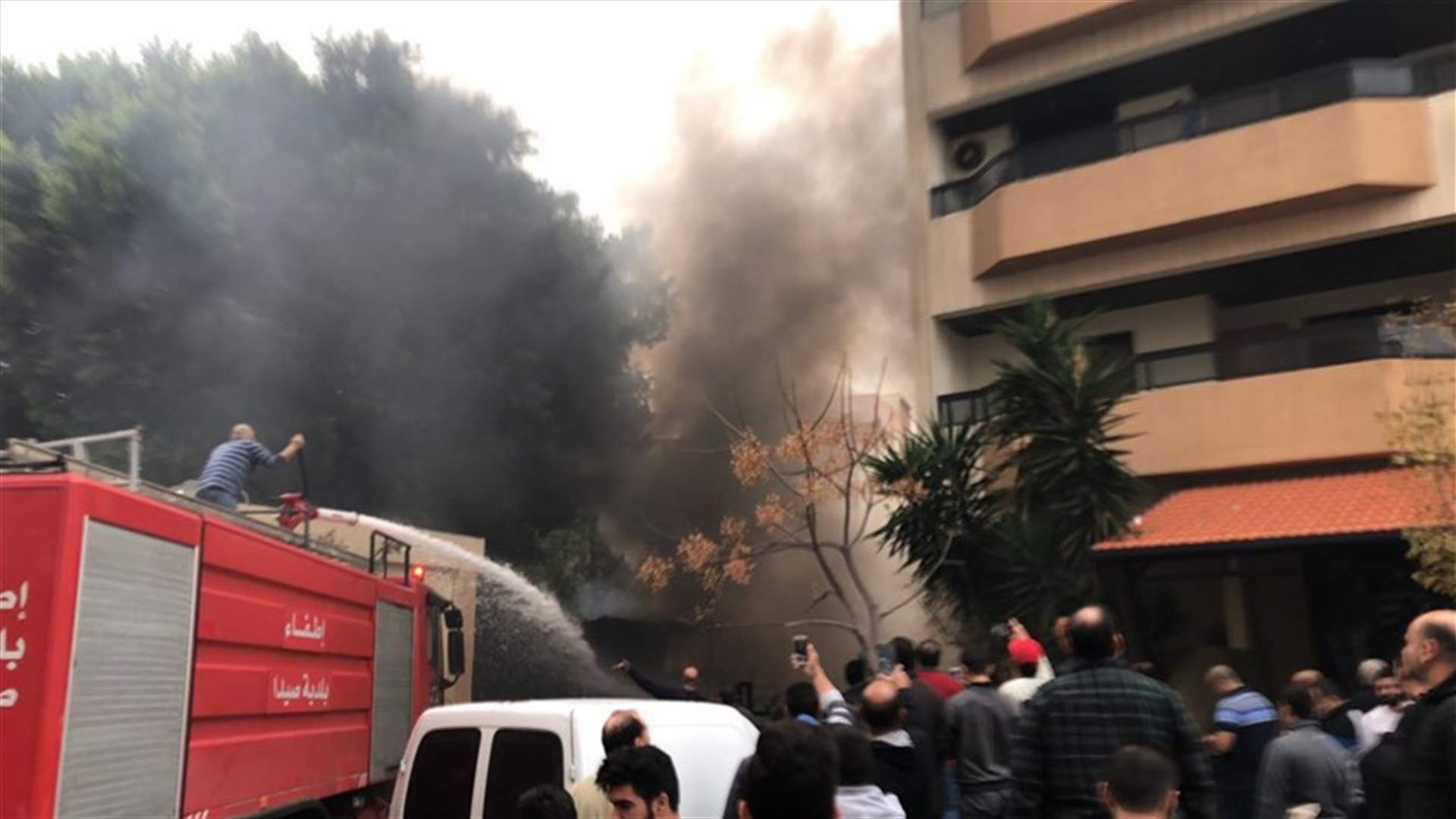 بالصورة- اصابة شخص بانفجار سيارة قرب مدارس الايمان في صيدا
