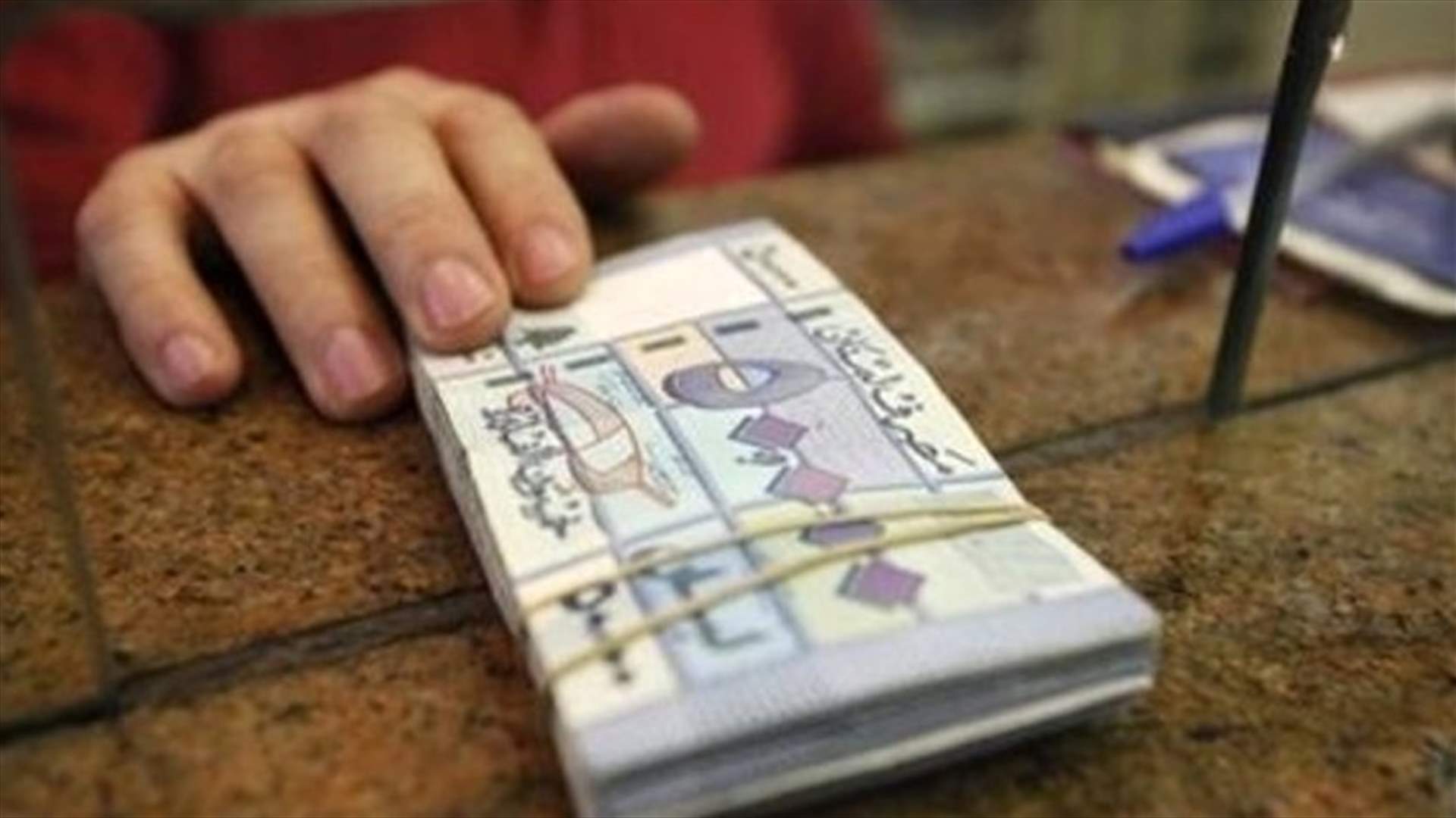 دخل من النافذة وسرق مليون ليرة