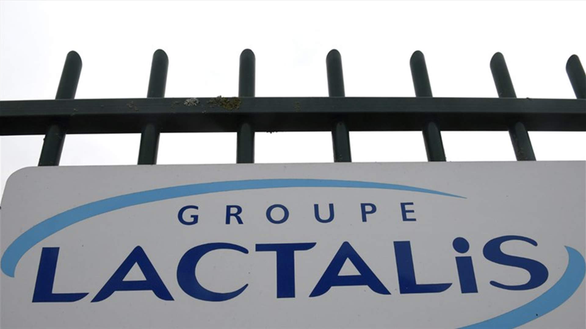 الشرطة الفرنسية تفتش مقار شركة لاكتاليس بعد سحب حليب أطفال