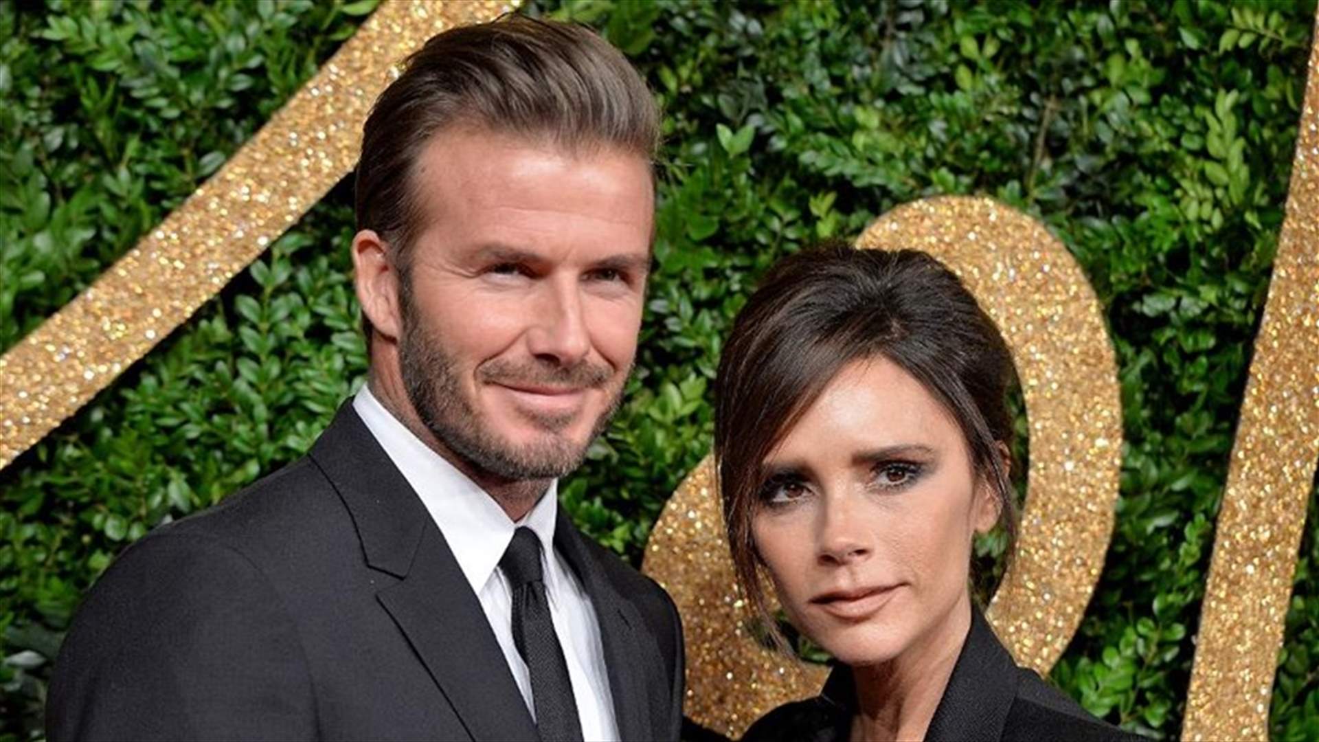 بالصور – زوجة ديفيد بيكهام شبه عارية على غلاف مجلة Vogue!