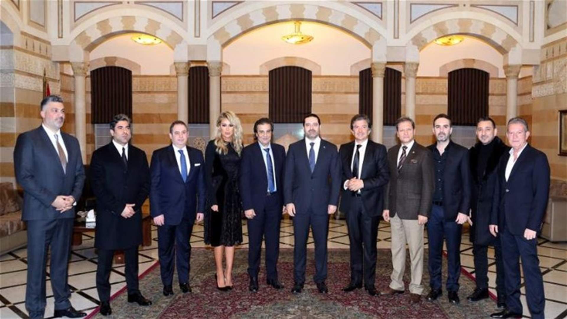 الحريري يستقبل الفنانين بسبب شكوى.. وسيلفي مع مايا دياب