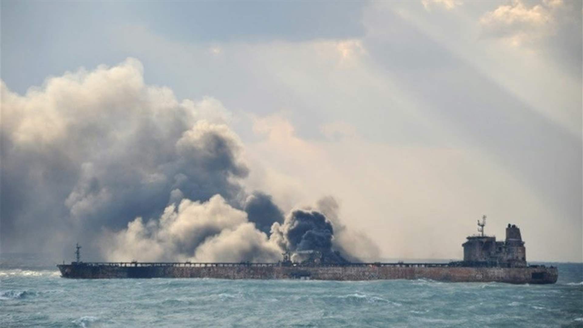 Oil from sunken Iranian tanker diffusing in East China Sea