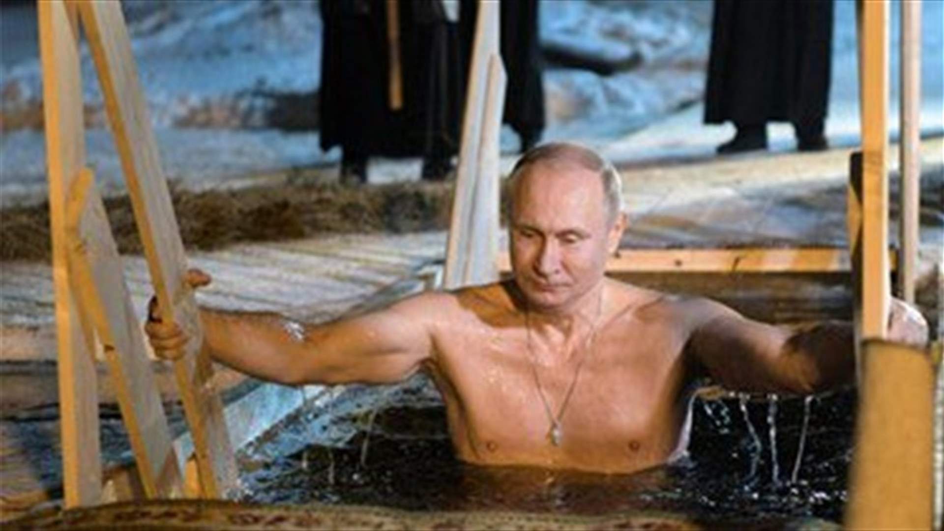 Russia&#39;s Putin takes dip in icy lake to mark Orthodox Epiphany
