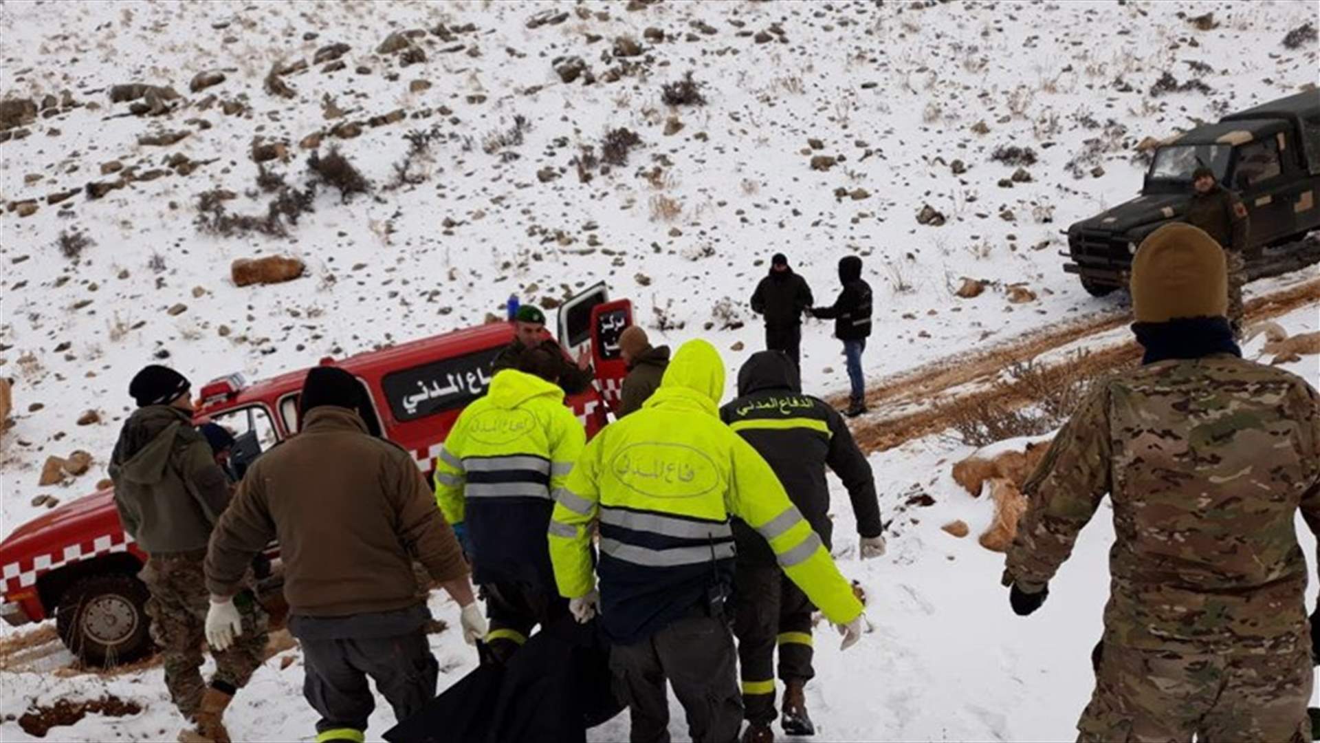 بالصور - سحب الجثث من طريق للتهريب مستمر...وأغلب الضحايا من نساء وأطفال