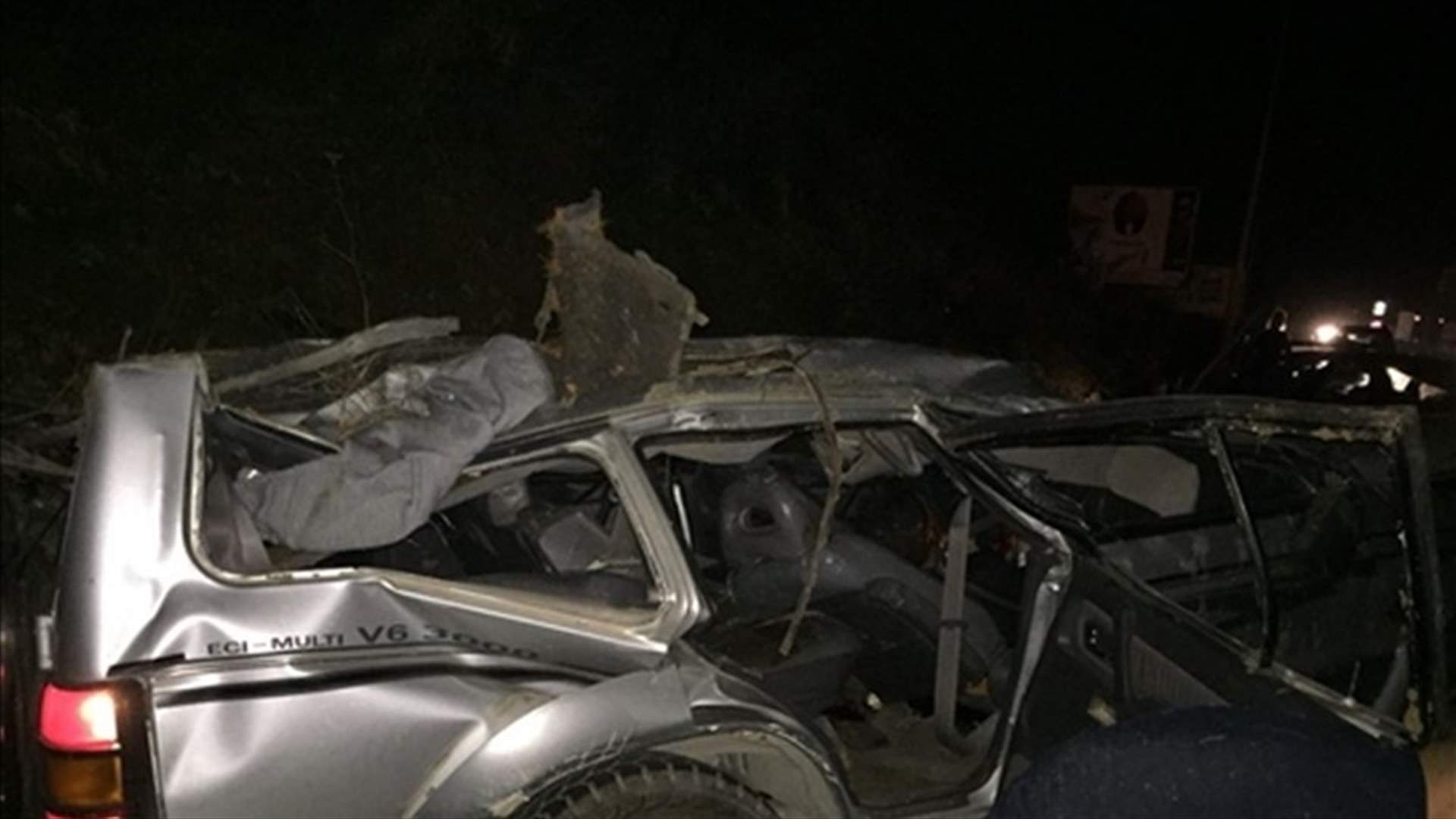 بالصور - قتيل و4 جرحى إثر حادث سير مروع على اوتوستراد الزهراني