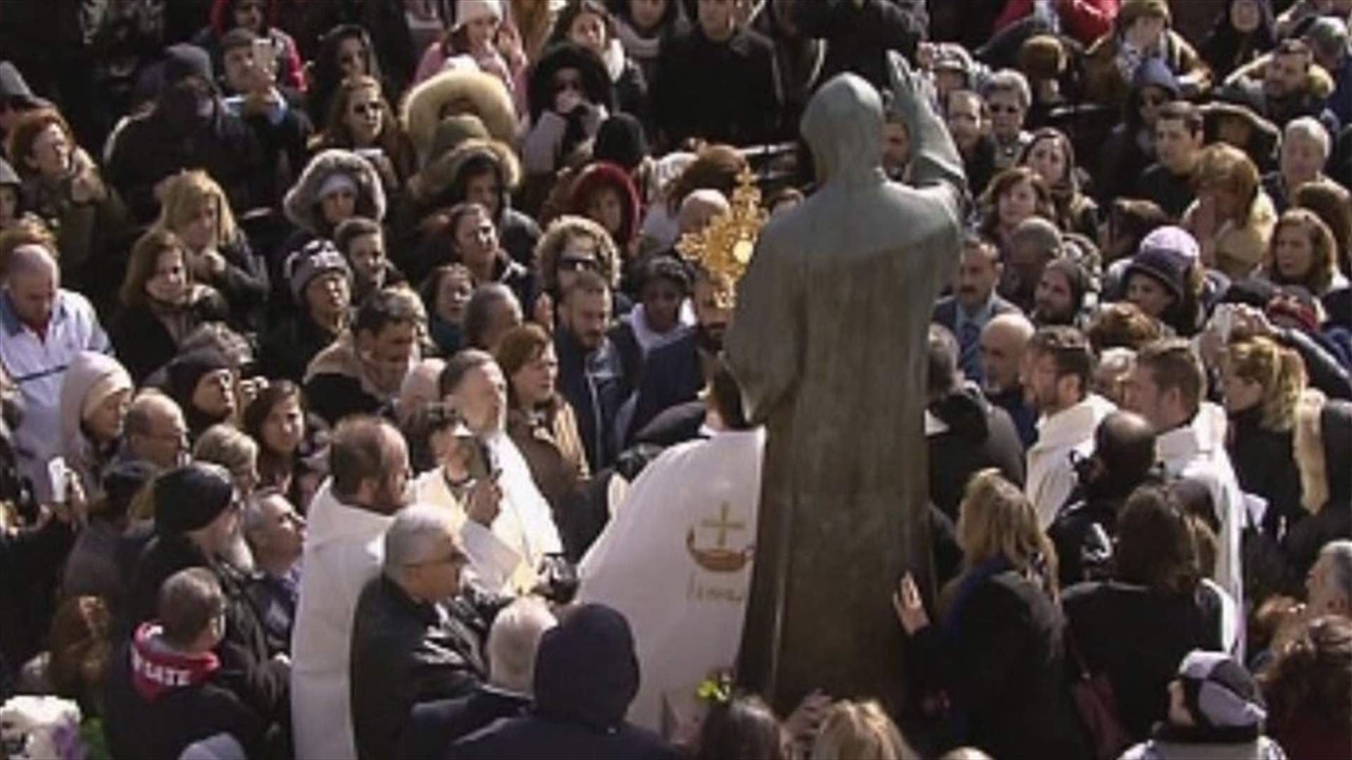 [PHOTOS] Crowds flock to St. Maroun Monastery in Annaya