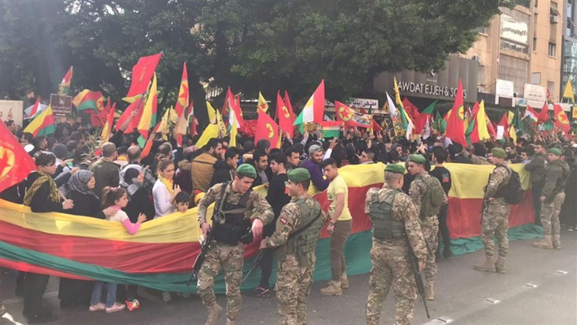 Kurds stage sit-in outside Russian embassy in Cornishe al-Mazraa
