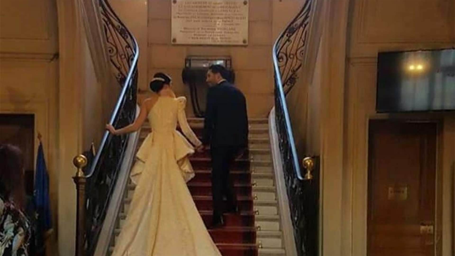 بالصور والفيديو – نجمة عربية تتزوج بتصميم غريب وفاضح!
