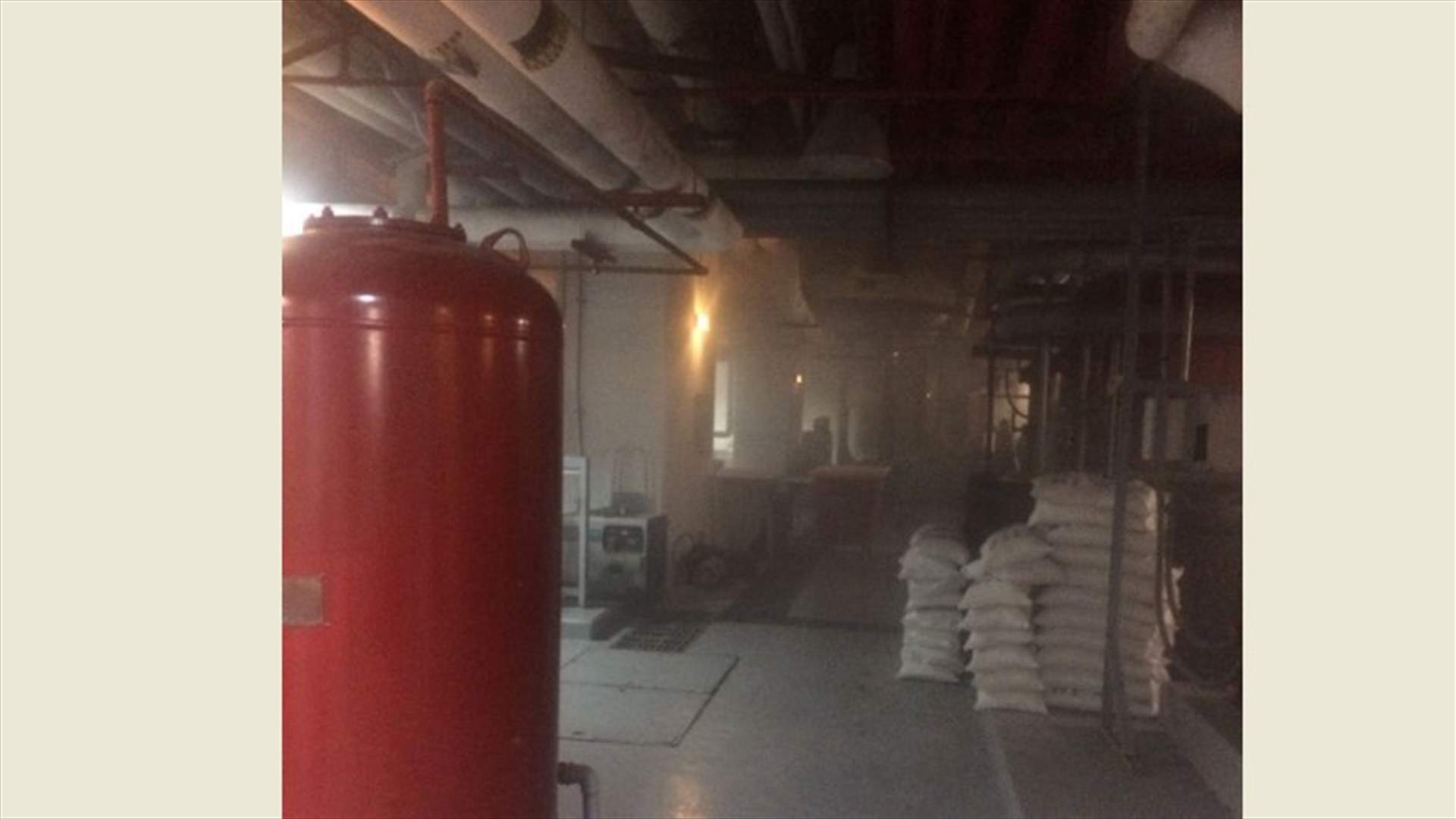 بالصورة- السيطرة على حريق في فندق Four Seasons ببيروت بعد اخلائه