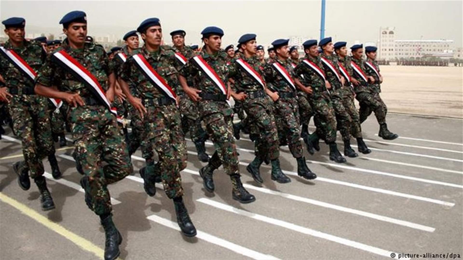 مقتل 9 يمنيين في قصف للحوثيين على عرض عسكري