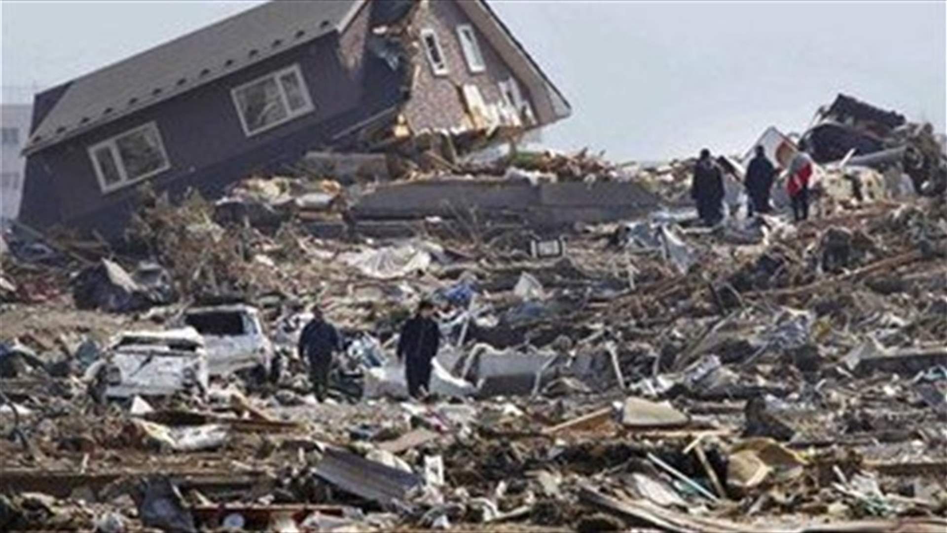 Indonesian office workers flee as quake shakes capital