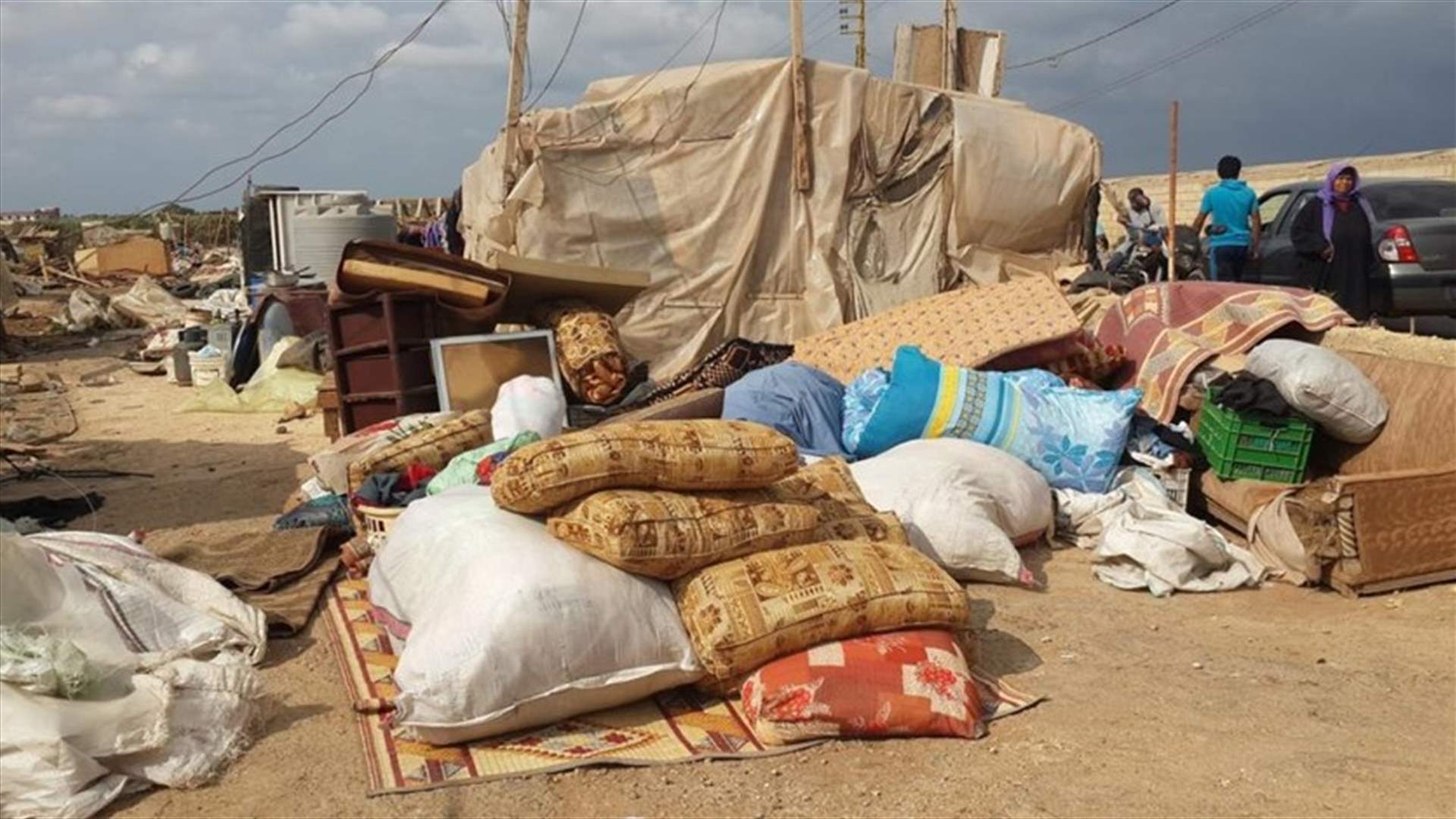 الصليب الاحمر ساعد لاجئين سوريين في عكار فاضت مخيماتهم بالمياه