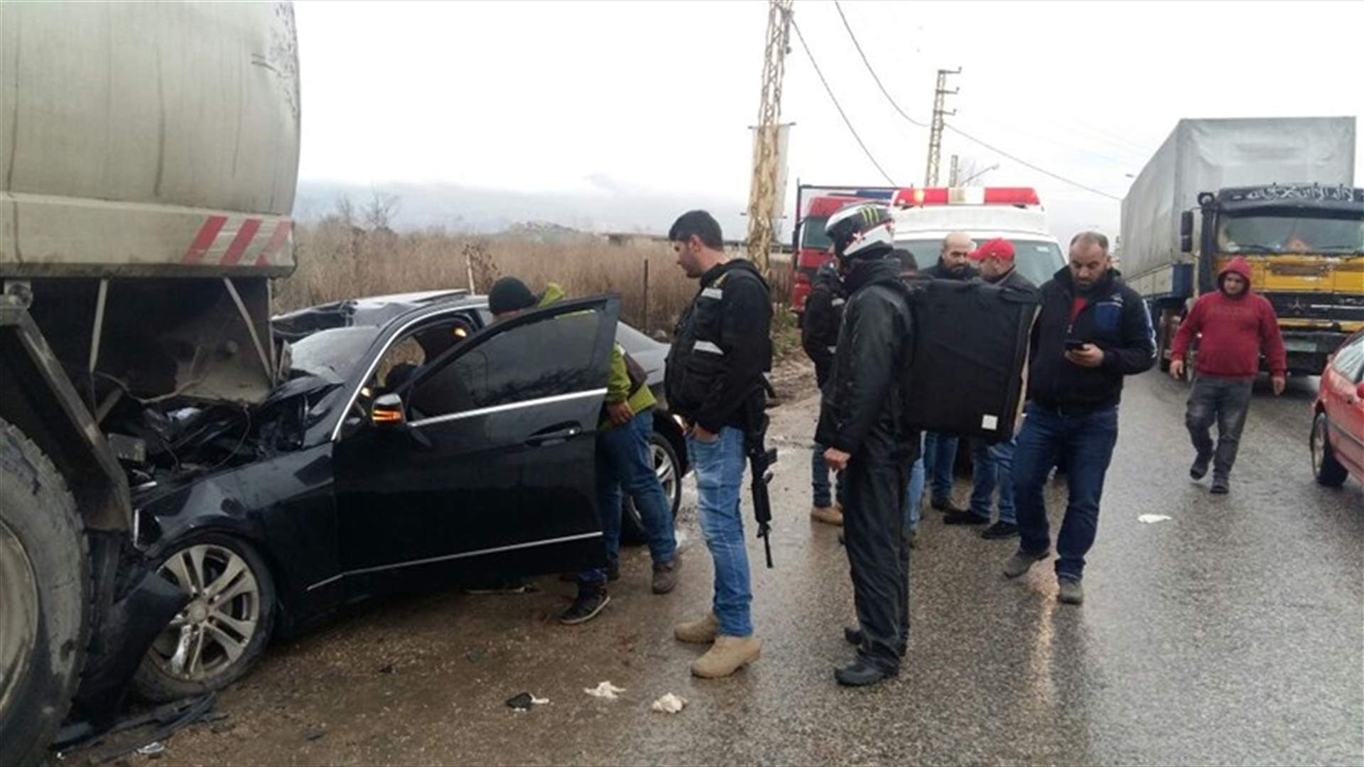بالصور - قتيل بحادث مروع عند مفرق بلدة عنجر