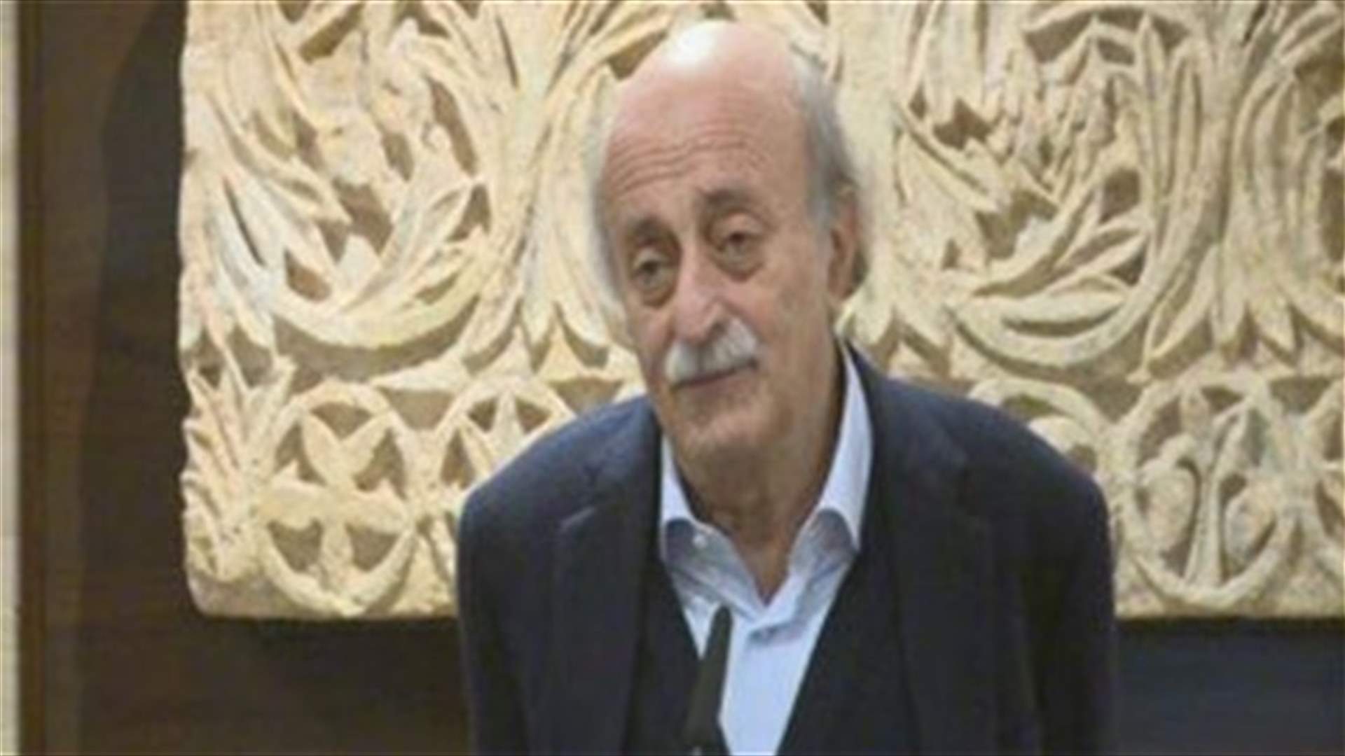 Jumblatt visits Berri in Ain el-Tineh