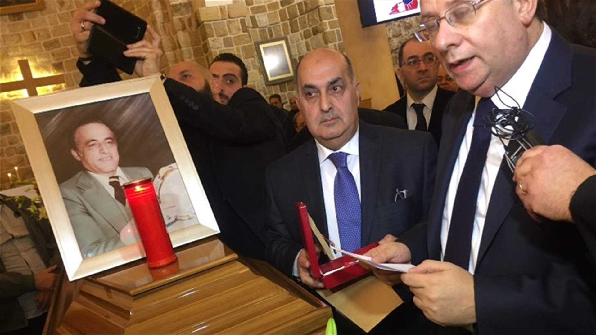 لبنان ودع "زغلول الدامور" في مأتم رسمي وشعبي... والرئيس عون منحه وسام الاستحقاق الفضي