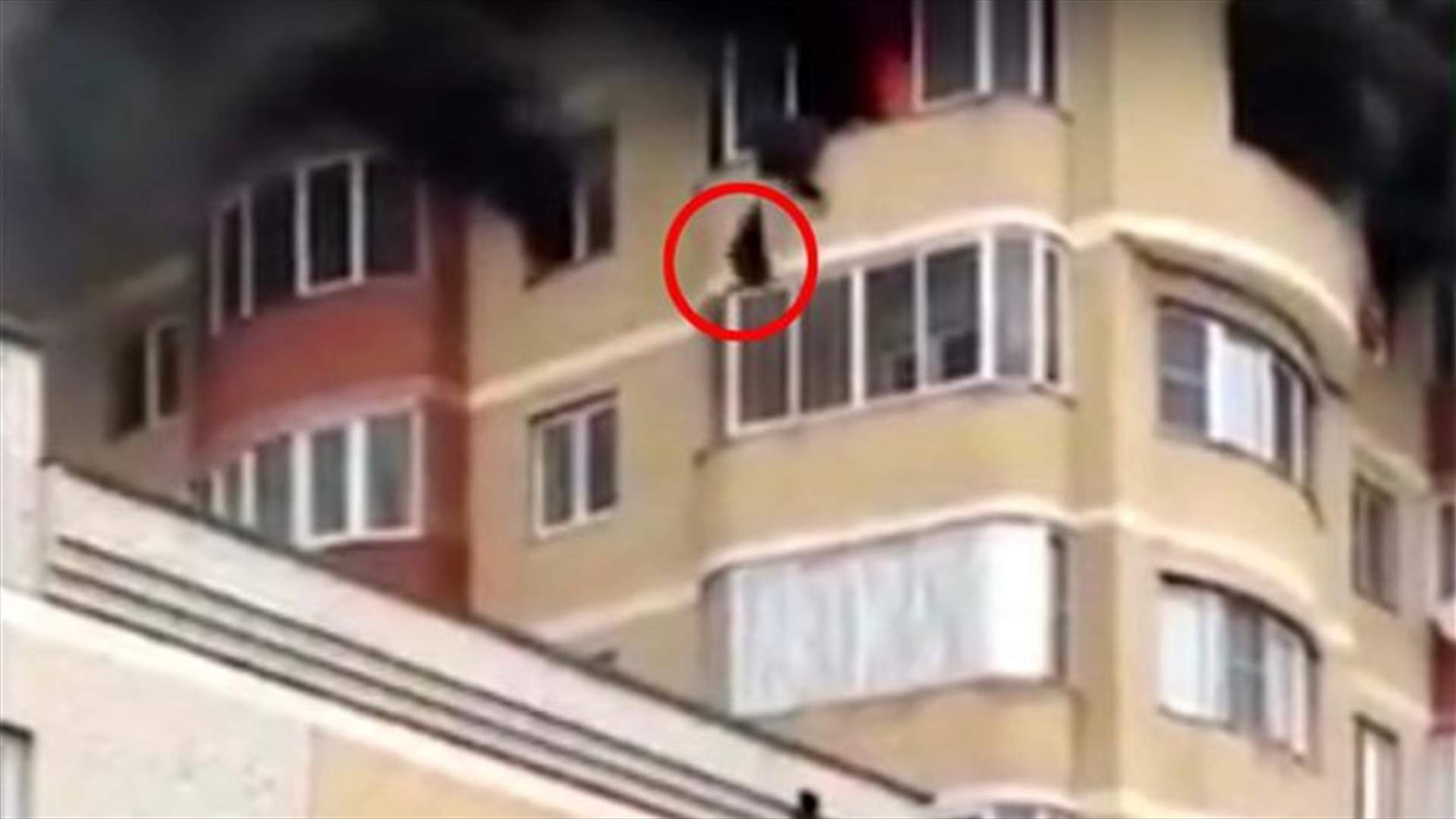 رمى طفليه من الطابق السادس... ثم توفي!