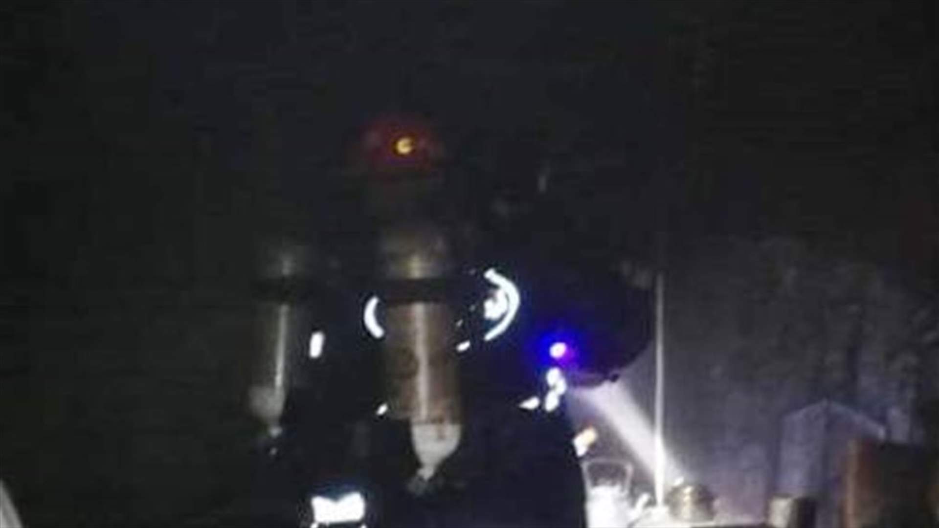 بالصورة - حريق داخل متجر في جونية