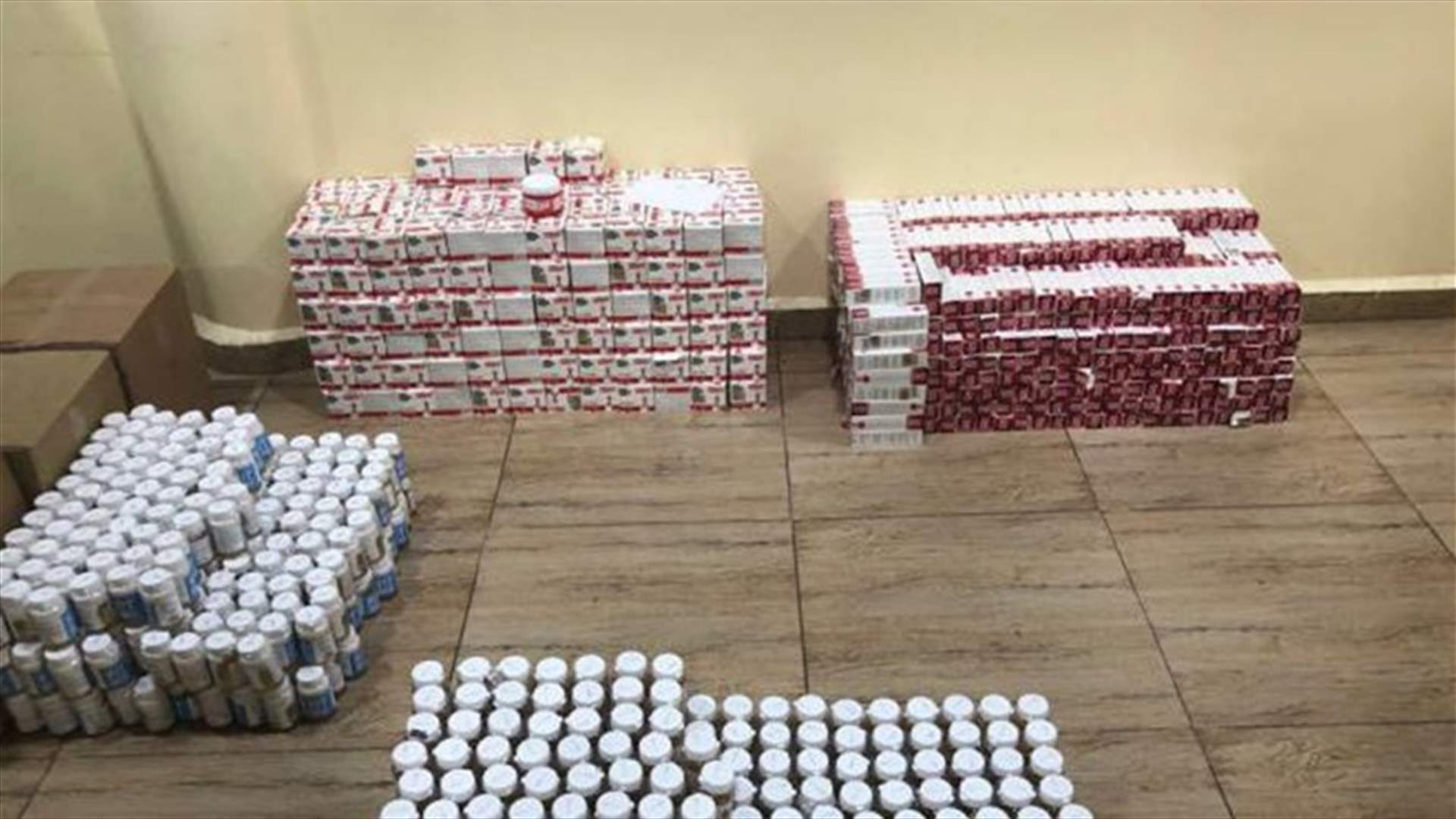 بالصورة - ضبط حمولة شاحنة من الادوية المهربة من تركيا الى لبنان