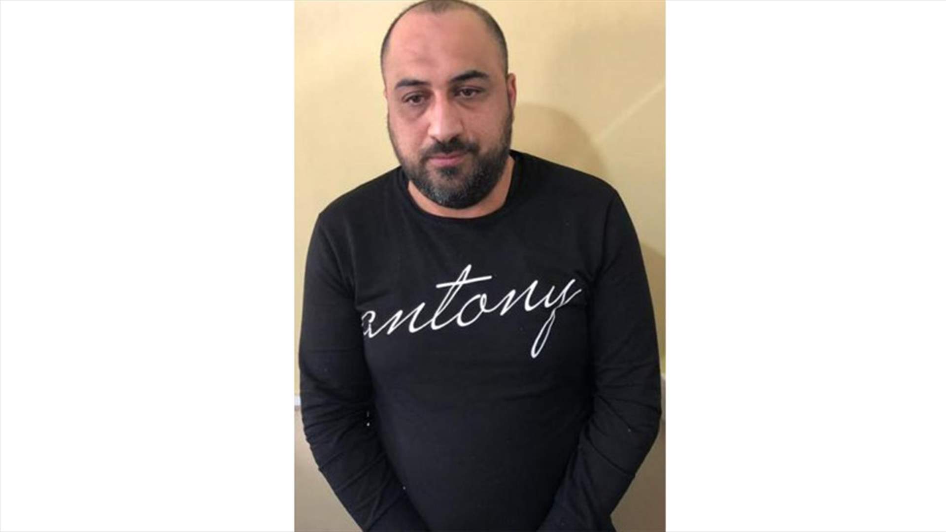 بالصورة - محتال يبيع ذهباً مغشوشاً