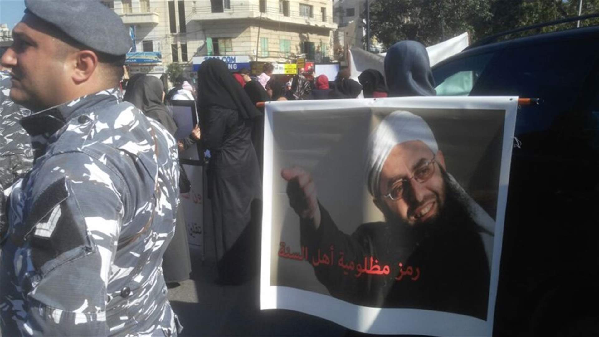 اعتصام أمام مسجد البزري...