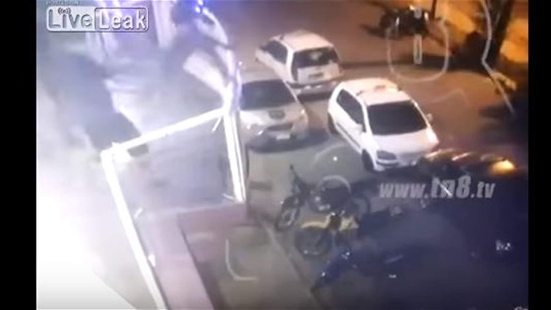 بالفيديو- حاول استعراض قوته خلال مشاجرة... فسقط قتيلاً!