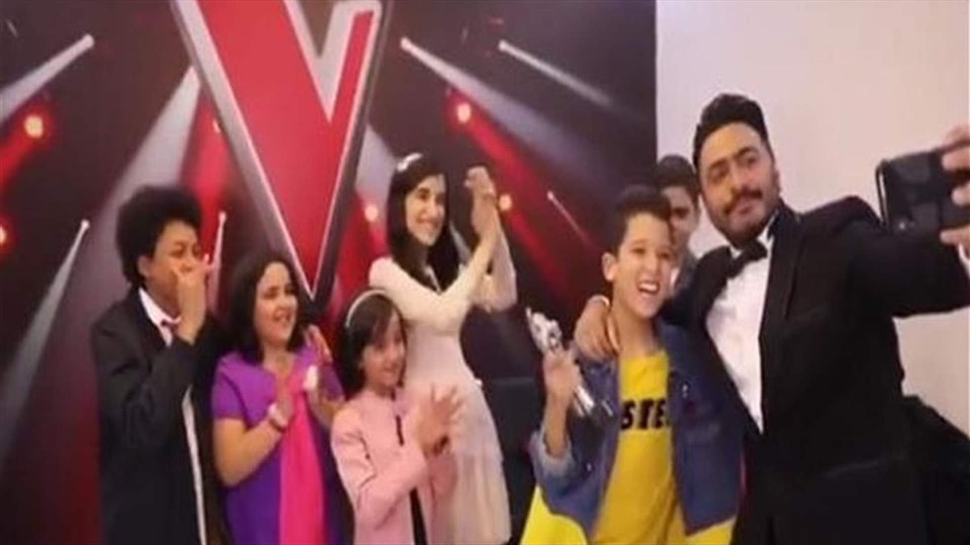 فيديو من كواليس ذا فويس كيدز بعد إعلان النتيجة... الأجواء "ولعانة"!