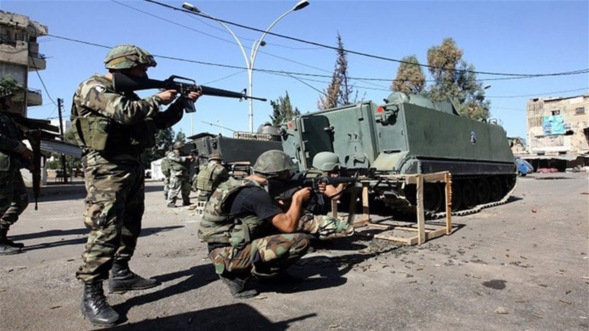 القاء قنابل وتبادل لاطلاق النار وسقوط جرحى... ماذا يجري في طرابلس؟