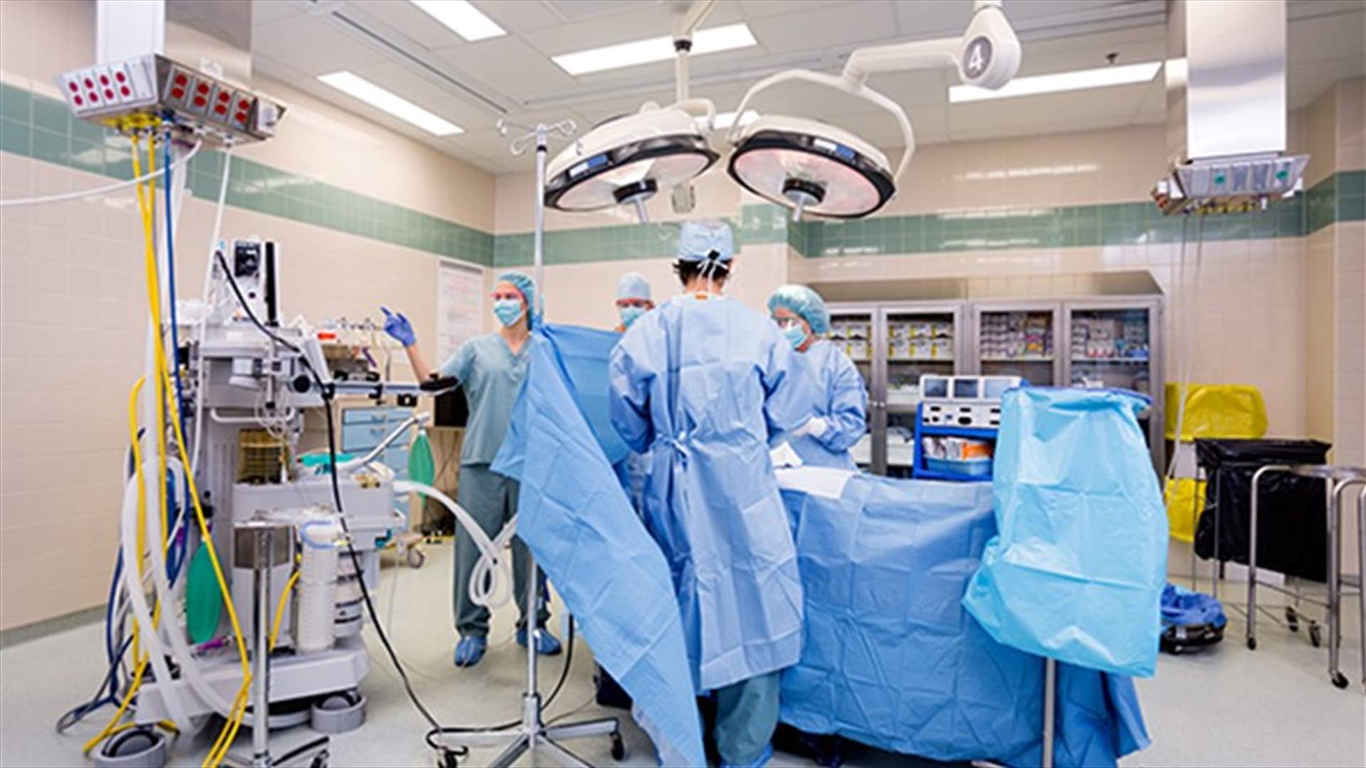 فيديو فاضح... أطباء يصوّرون مريضاً عارياً ويسخرون منه!