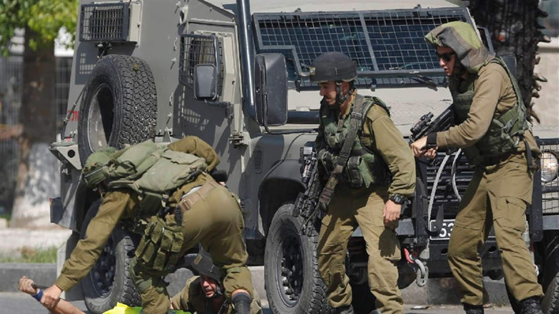 مقتل فلسطيني بالرصاص بعد طعنه إسرائيليا...