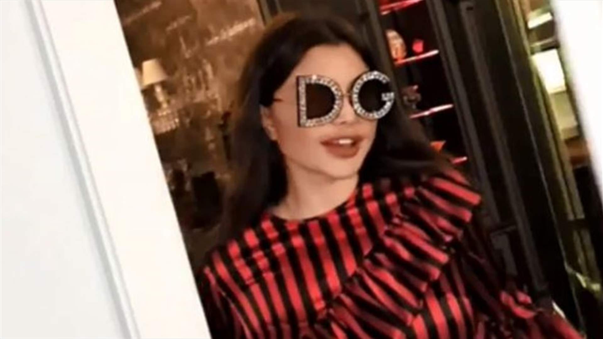 بالفيديو: نظارات هيفا وهبي الطريفة باهظة الثمن.. خمّنوا سعرها!