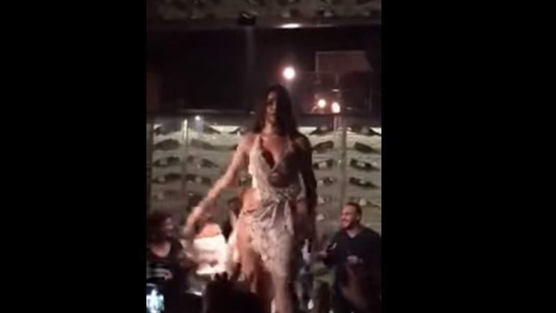 بالفيديو - الراقصة الروسية "جوهرة" تثير الجدل في مصر...