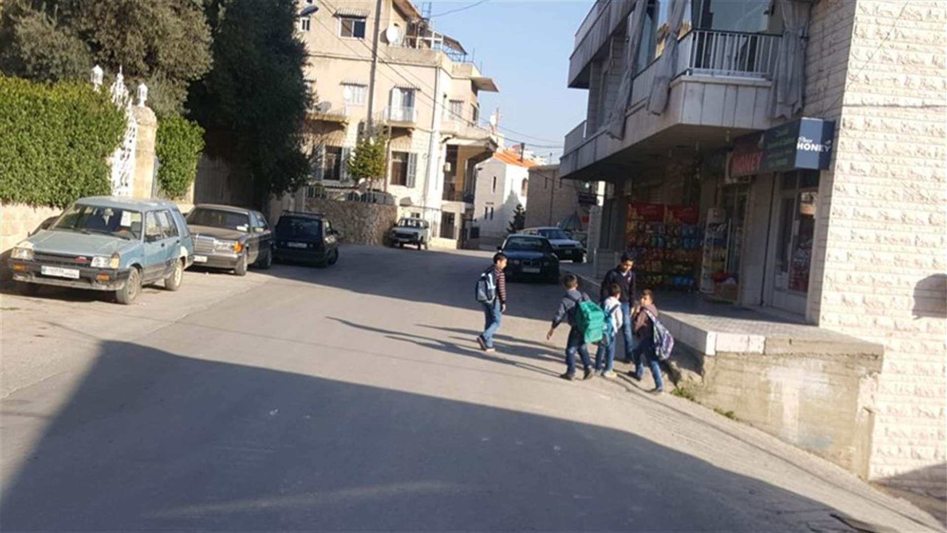 في زحلة... سيارة تصدم 5 أطفال لدى خروجهم من المدرسة
