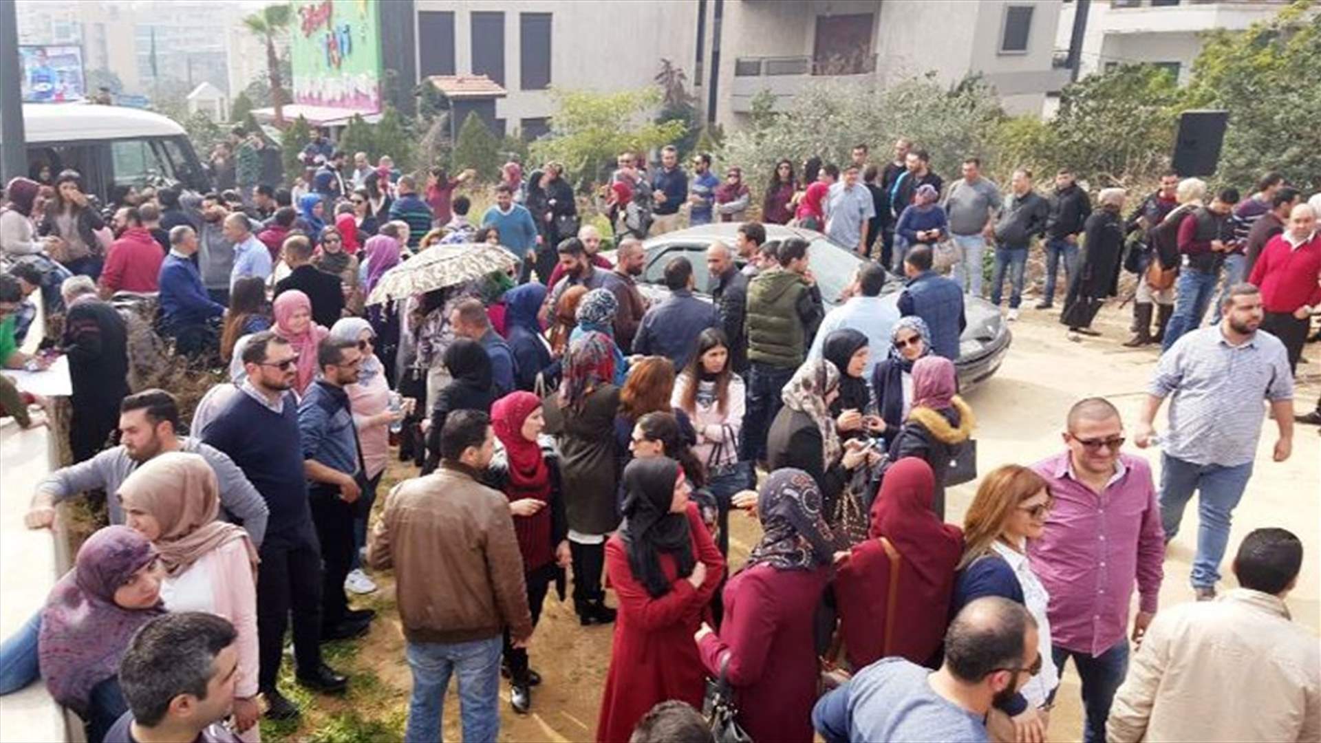 تلاسن بين القوى الامنية والاساتذة على طريق القصر الجمهوري