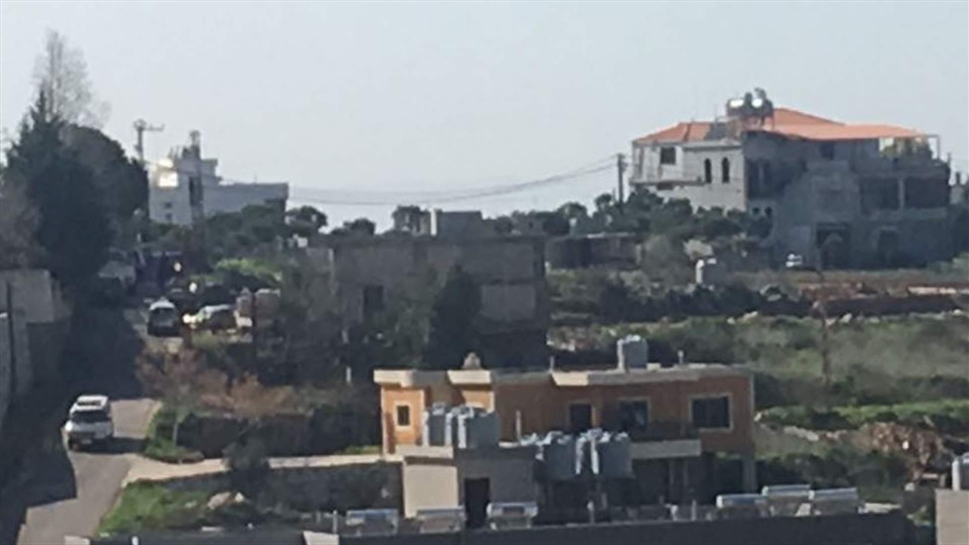 اطلقوا عليه النار ولاذوا بالفرار...