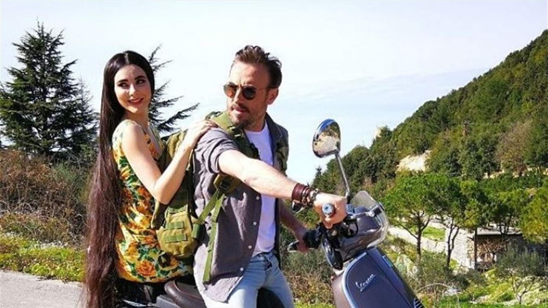 بالفيديو: شعر زوجة باسم مغنية يصل بطوله إلى الأرض.. وهكذا تغني له برومانسية