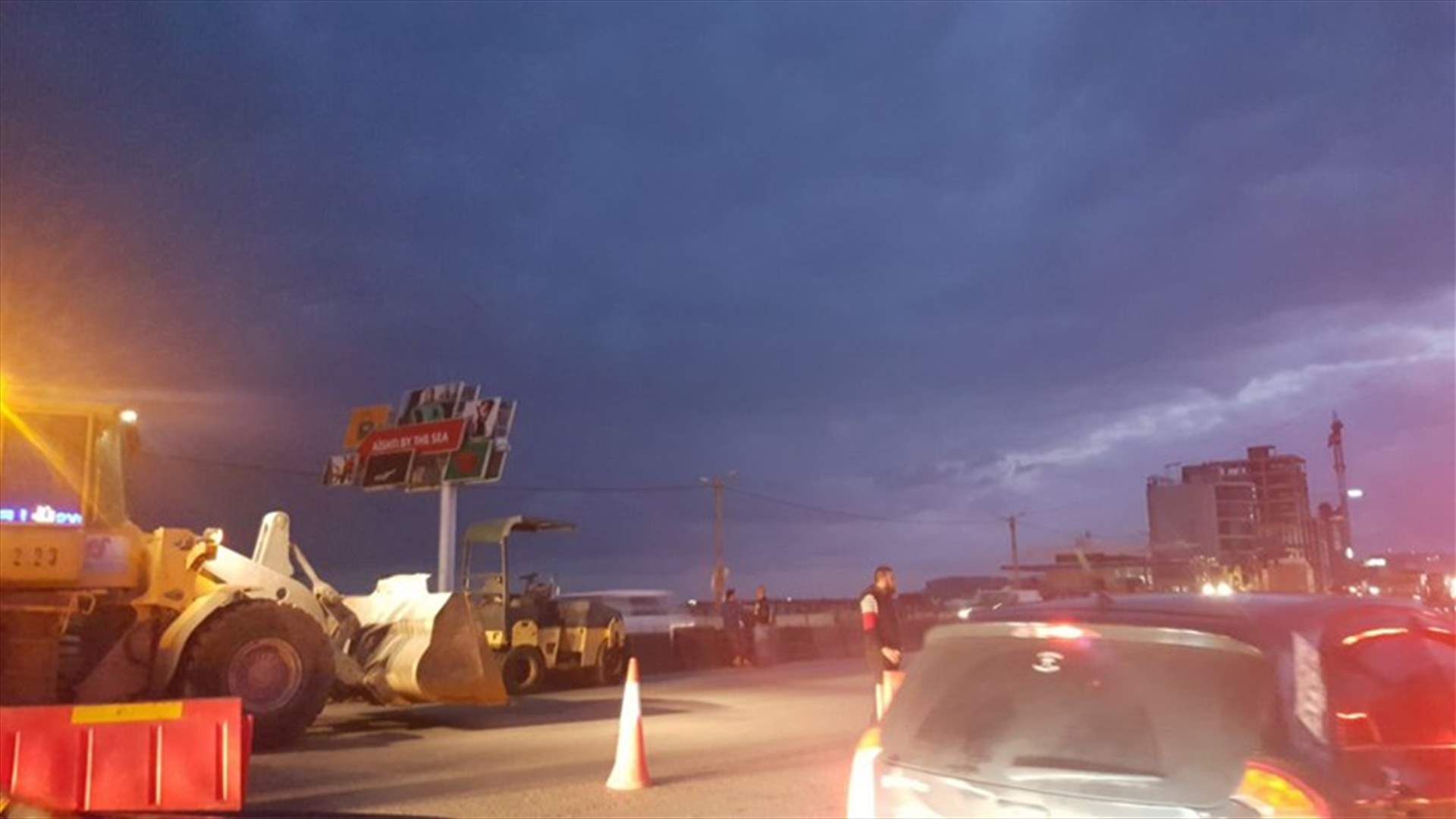 بالصور- الأشغال تتسبب بزحمة سير على أوتوستراد جل الديب