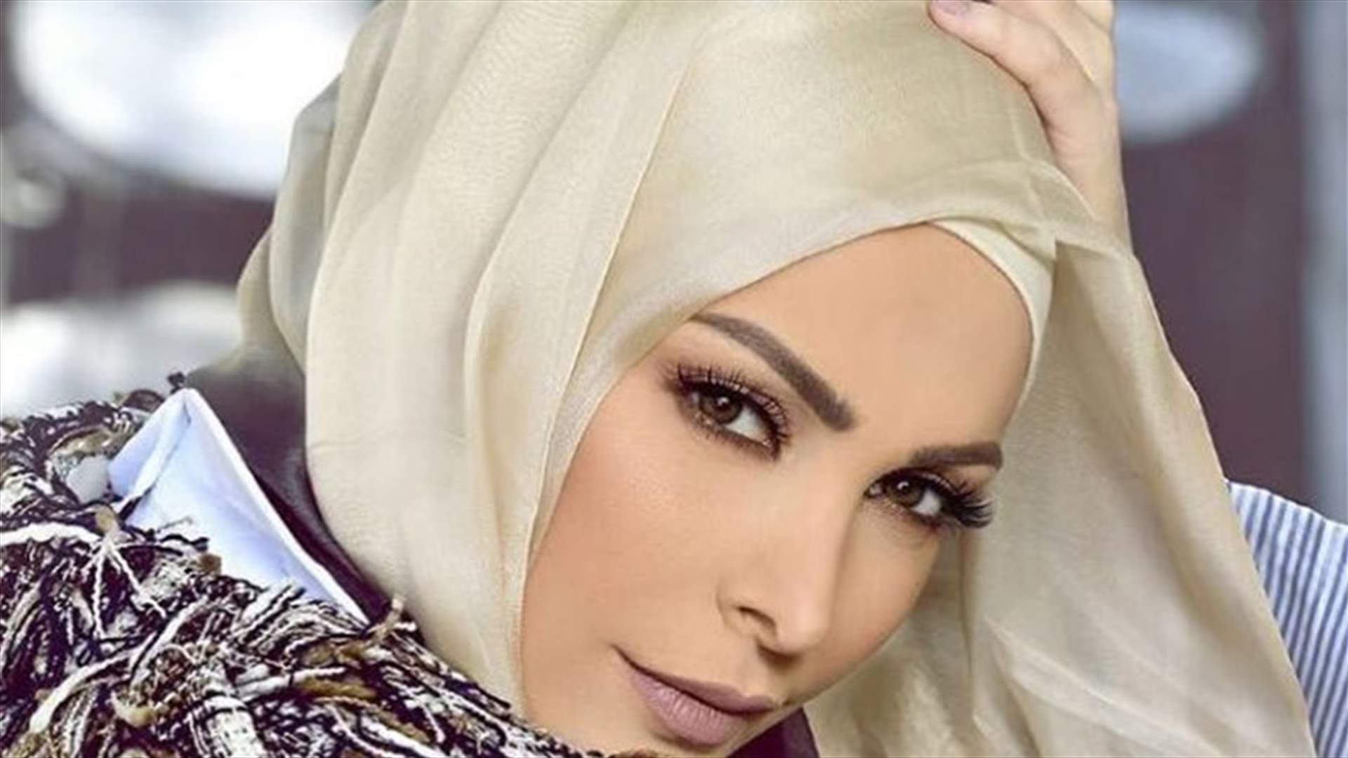 بعد غيابٍ.. شاهدوا أحدث ظهور لأمل حجازي بالحجاب مع طفليها