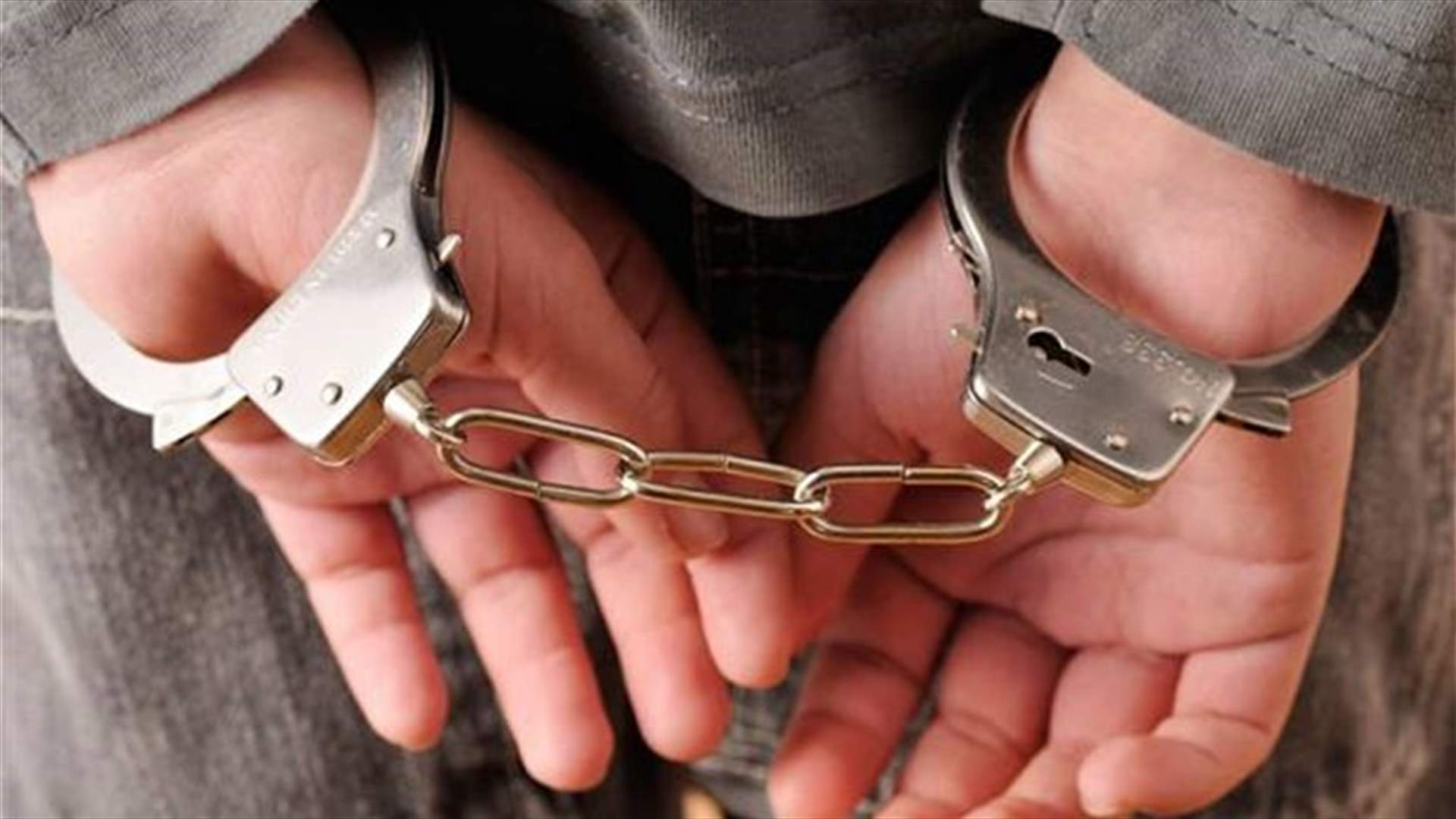 يقوم بعمليات احتيال في الكورة...