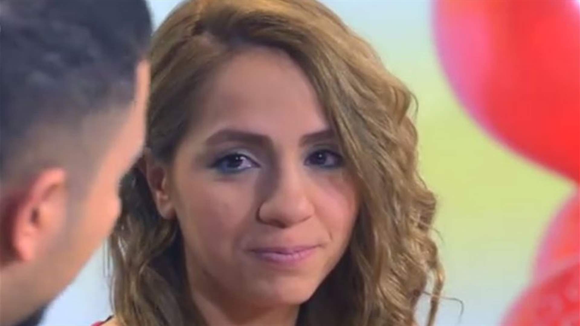 مفاجأة عيد الحب... لاجئة سورية باعت خاتمها لعبور البحر وزوجها يفاجئها على الهواء