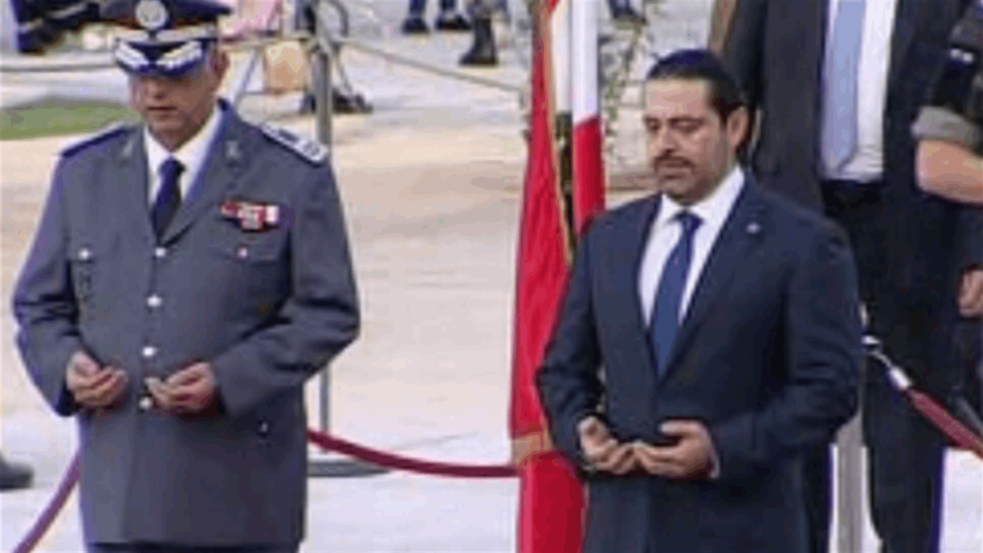 الحريري زار ضريح والده ...وغرس شتولاً من الورد